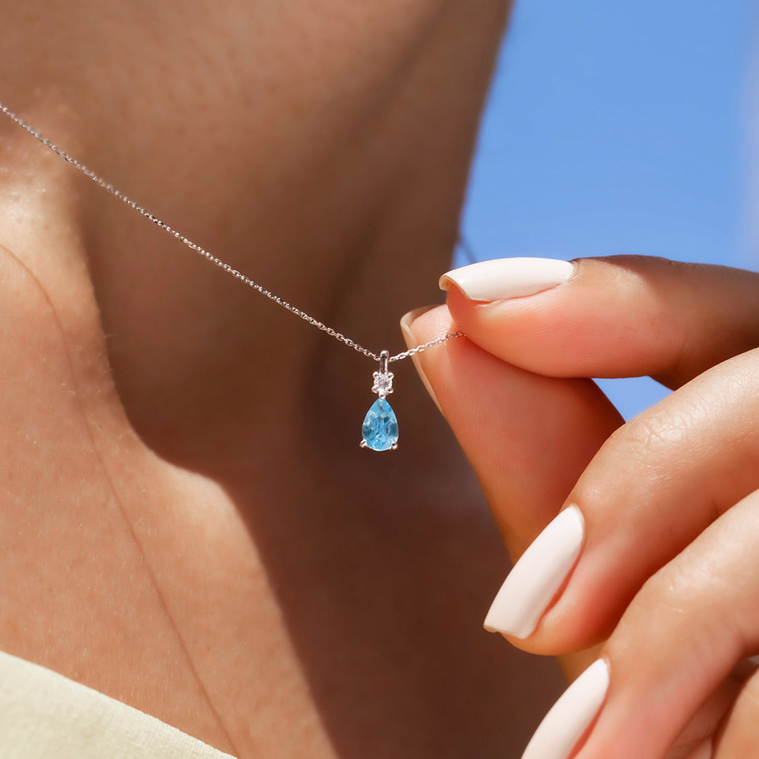 0,43 Karat Pırlantalı Blue Topaz Kolye