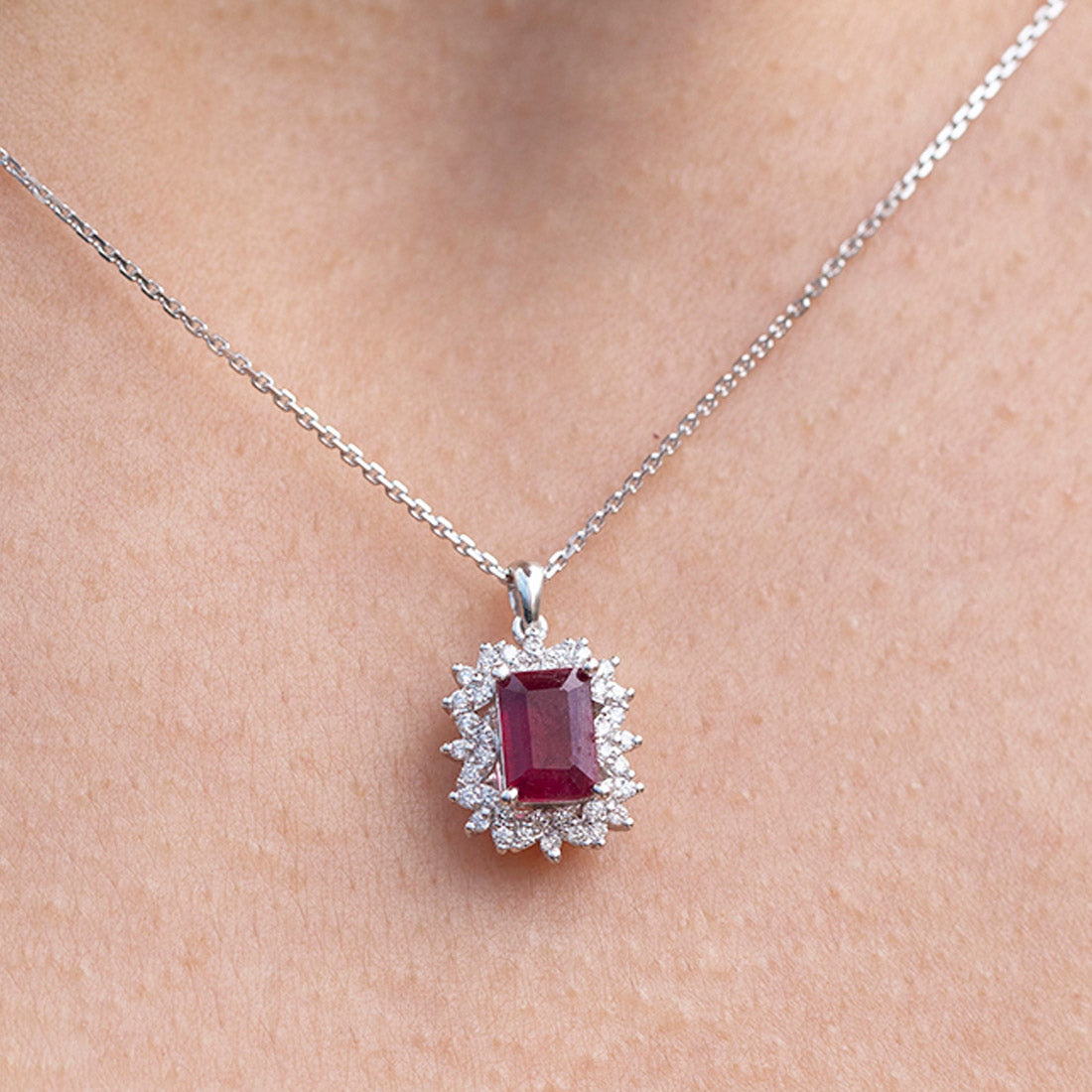 1.01 Karat Pırlanta Safir Kolye