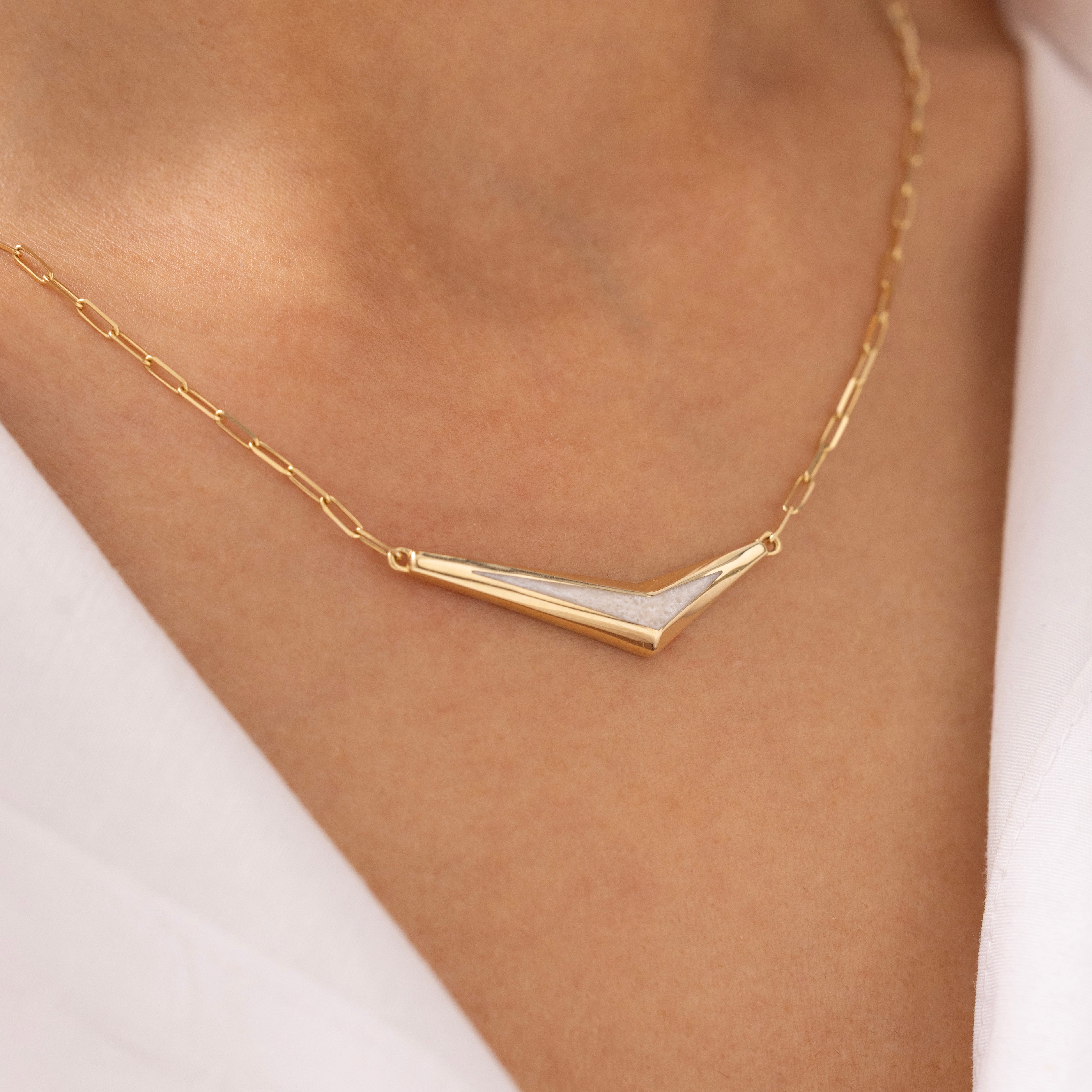 Cetaş Eterna Sedefli V Model 14 Ayar Altın Kolye