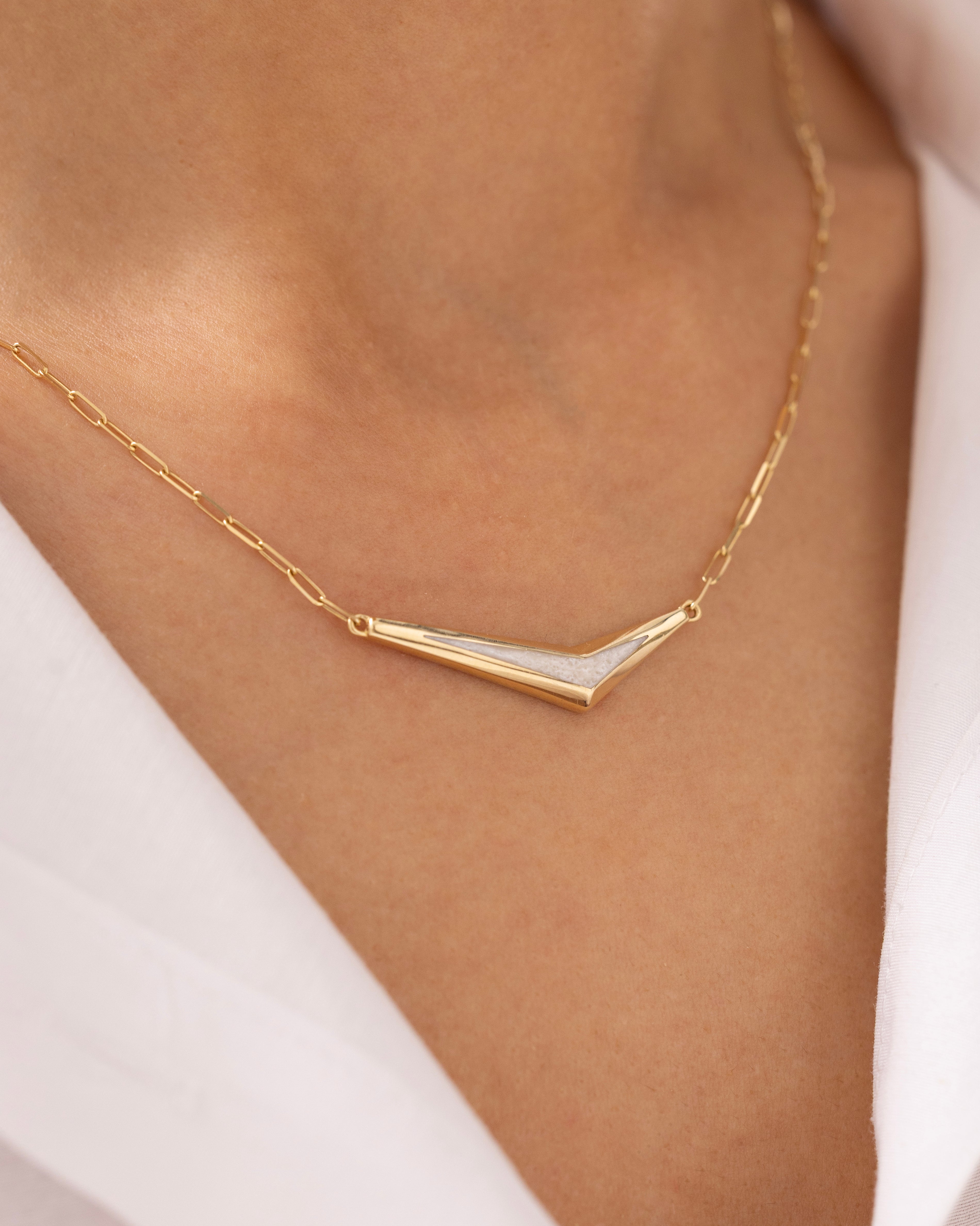 Cetaş Eterna Sedefli V Model 14 Ayar Altın Kolye