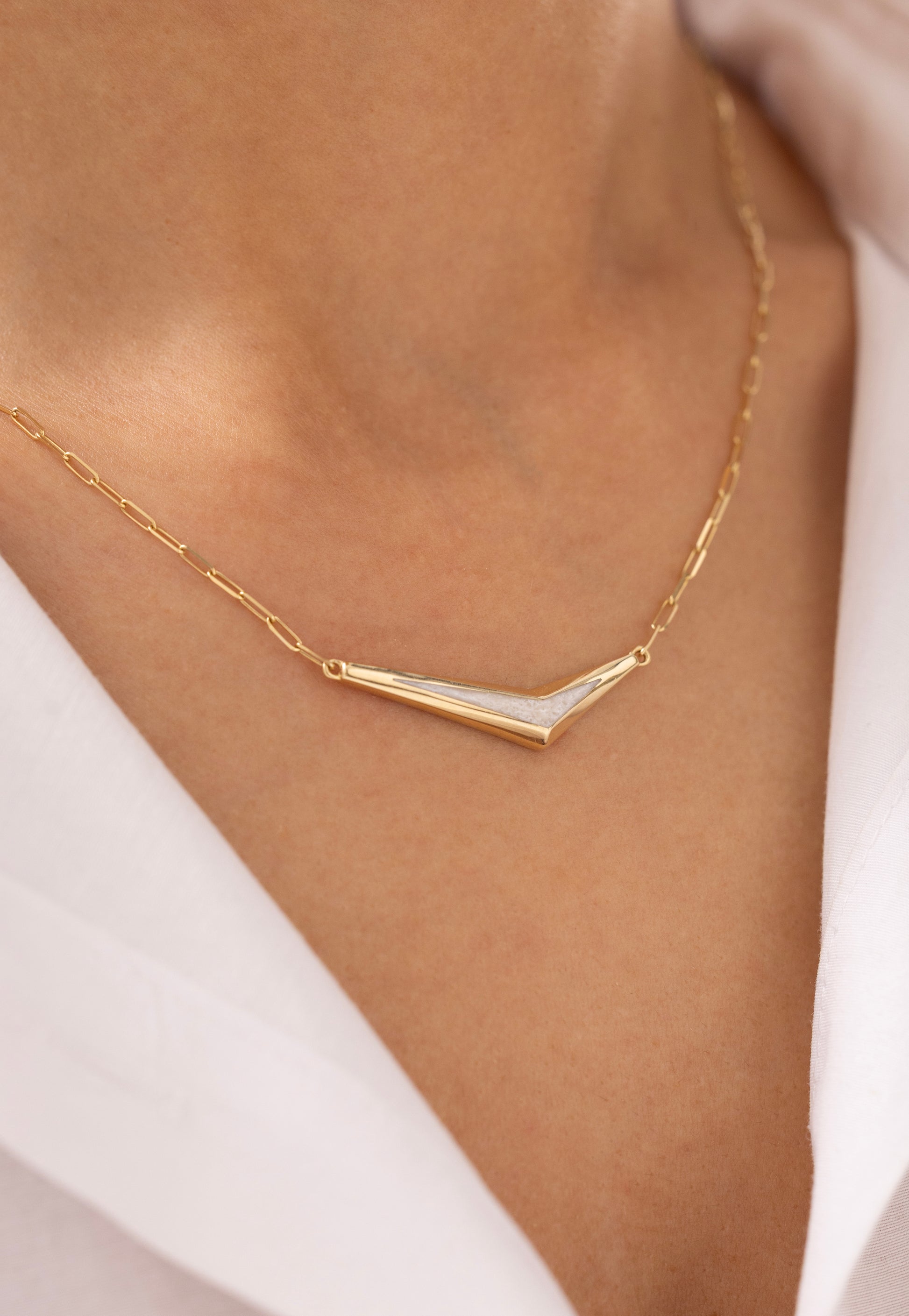 Cetaş Eterna Sedefli V Model 14 Ayar Altın Kolye