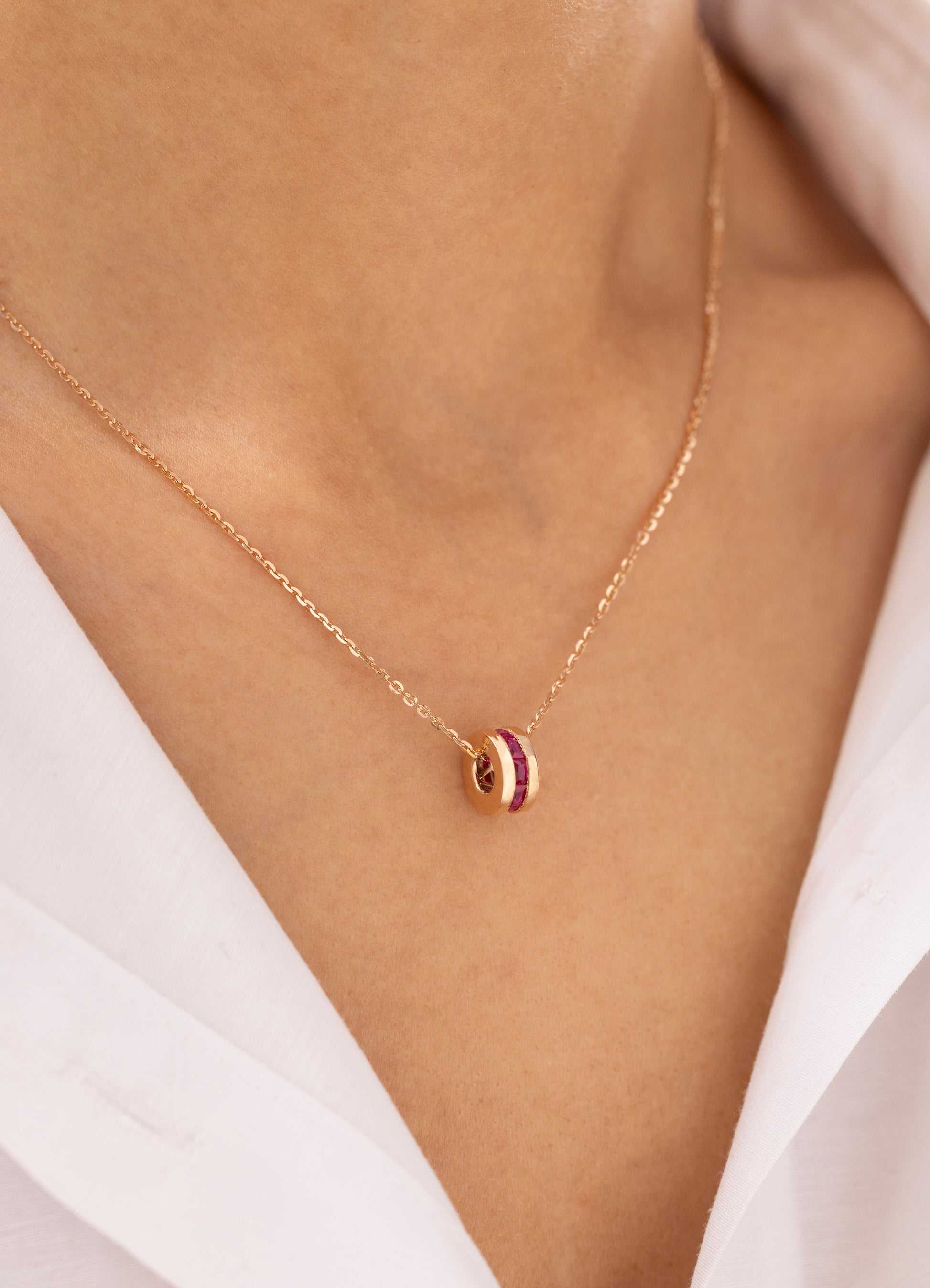 Cetaş Eterna Kırmızı Taşlı Yuvarlak 14 Ayar Altın Kolye