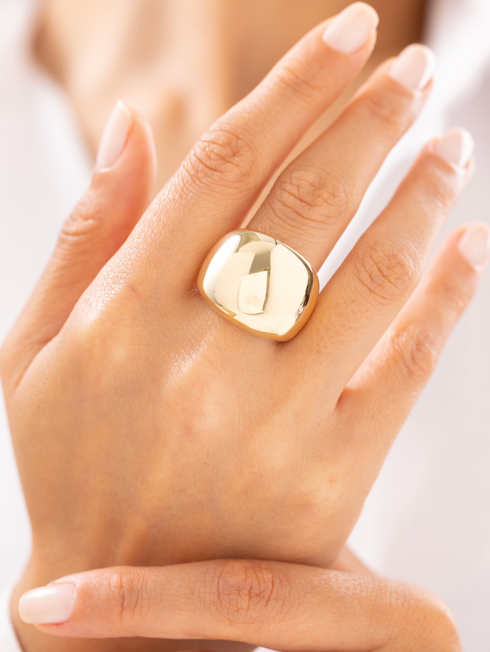 Cetaş Eterna Bombeli Yüzeyli 14 Ayar Altın Yüzük