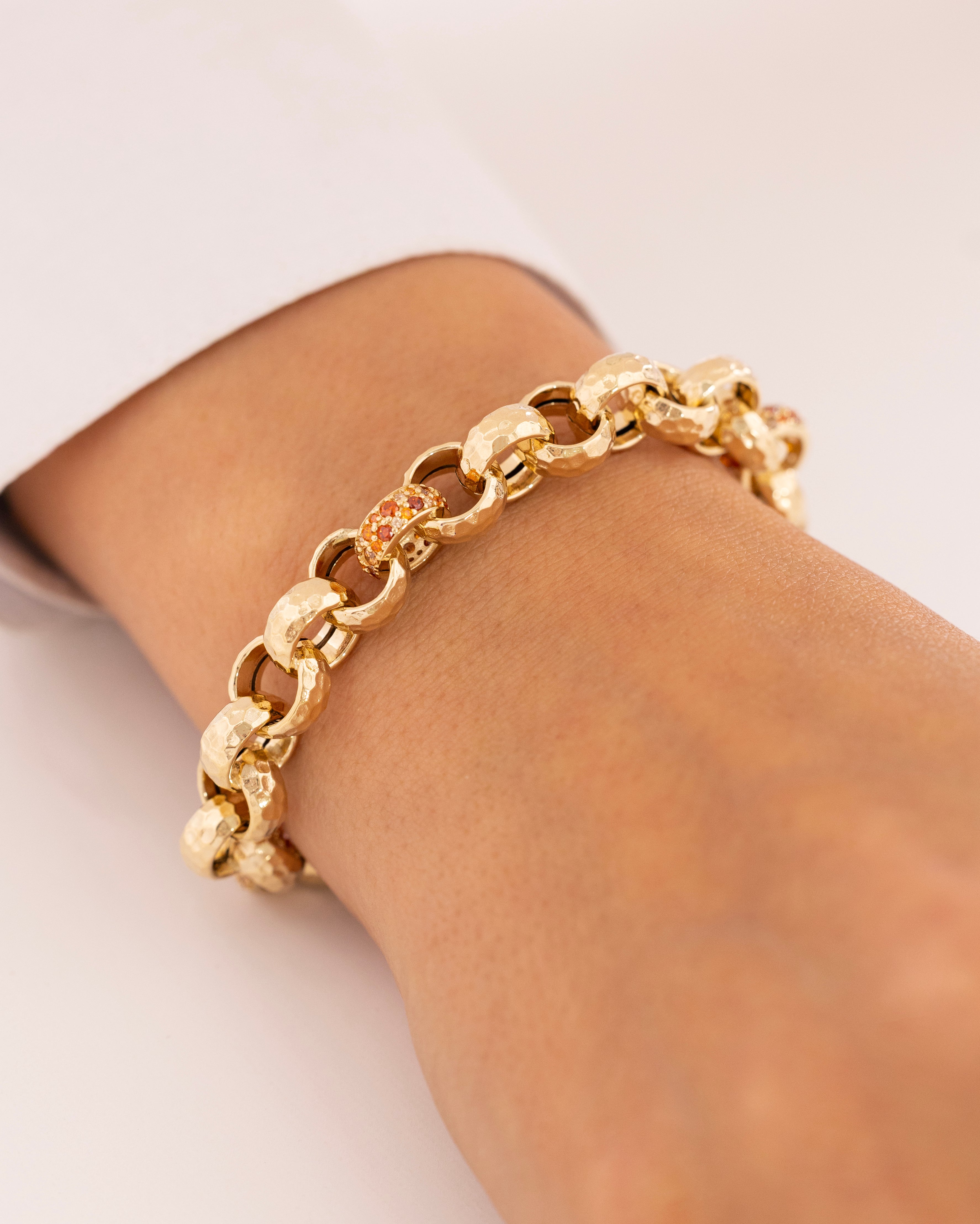 Cetaş Eterna Dövme Desenli Taşlı 14 Ayar Altın Bileklik