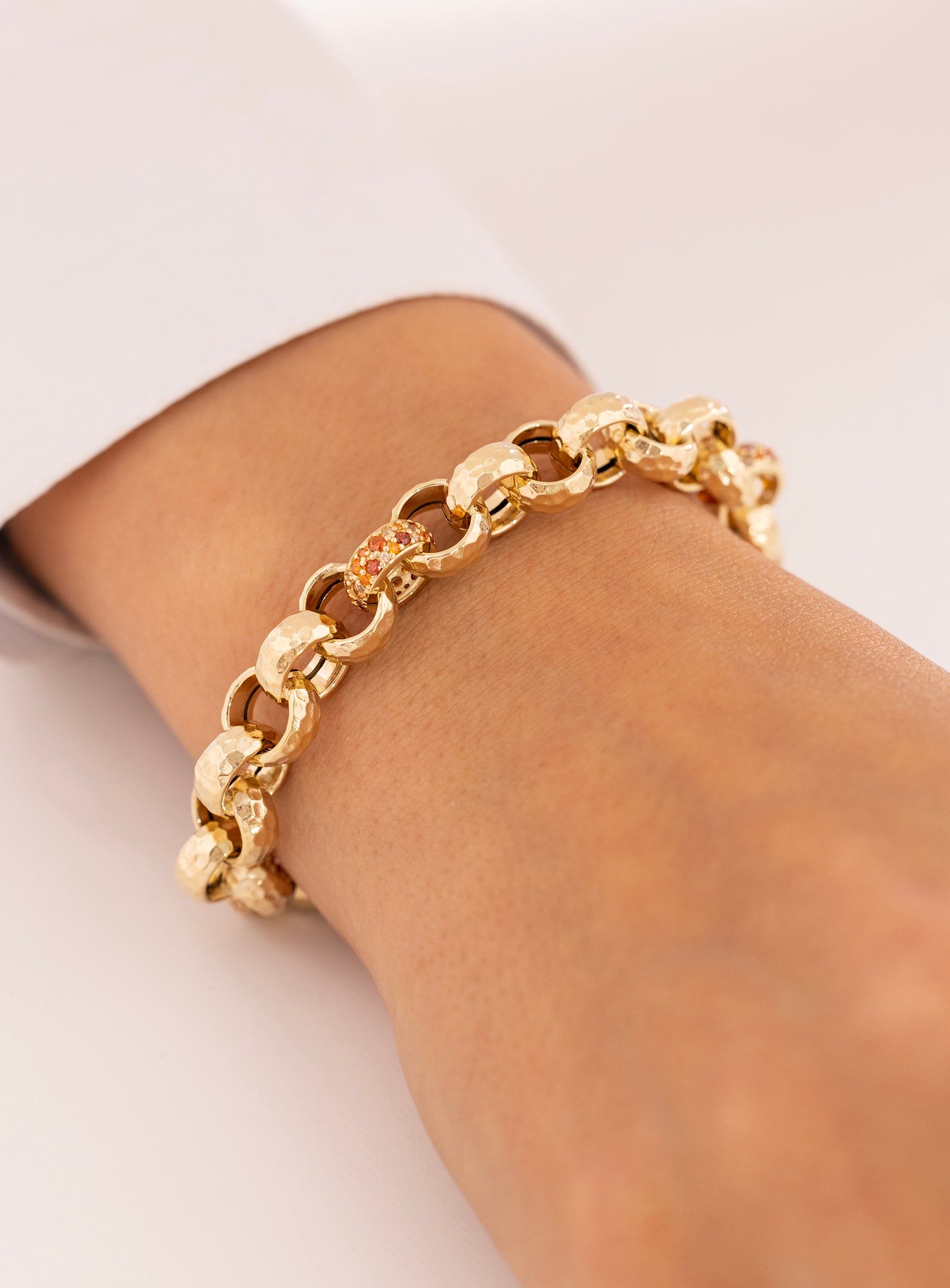 Cetaş Eterna Dövme Desenli Taşlı 14 Ayar Altın Bileklik