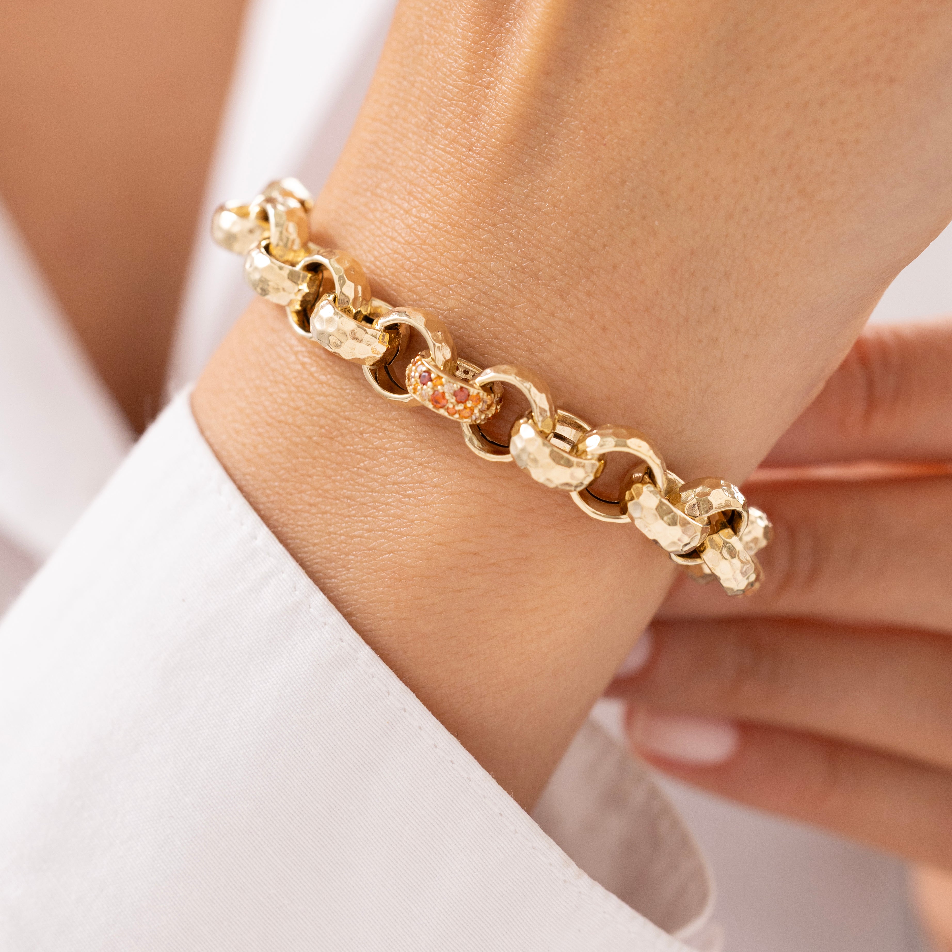 Cetaş Eterna Dövme Desenli Taşlı 14 Ayar Altın Bileklik