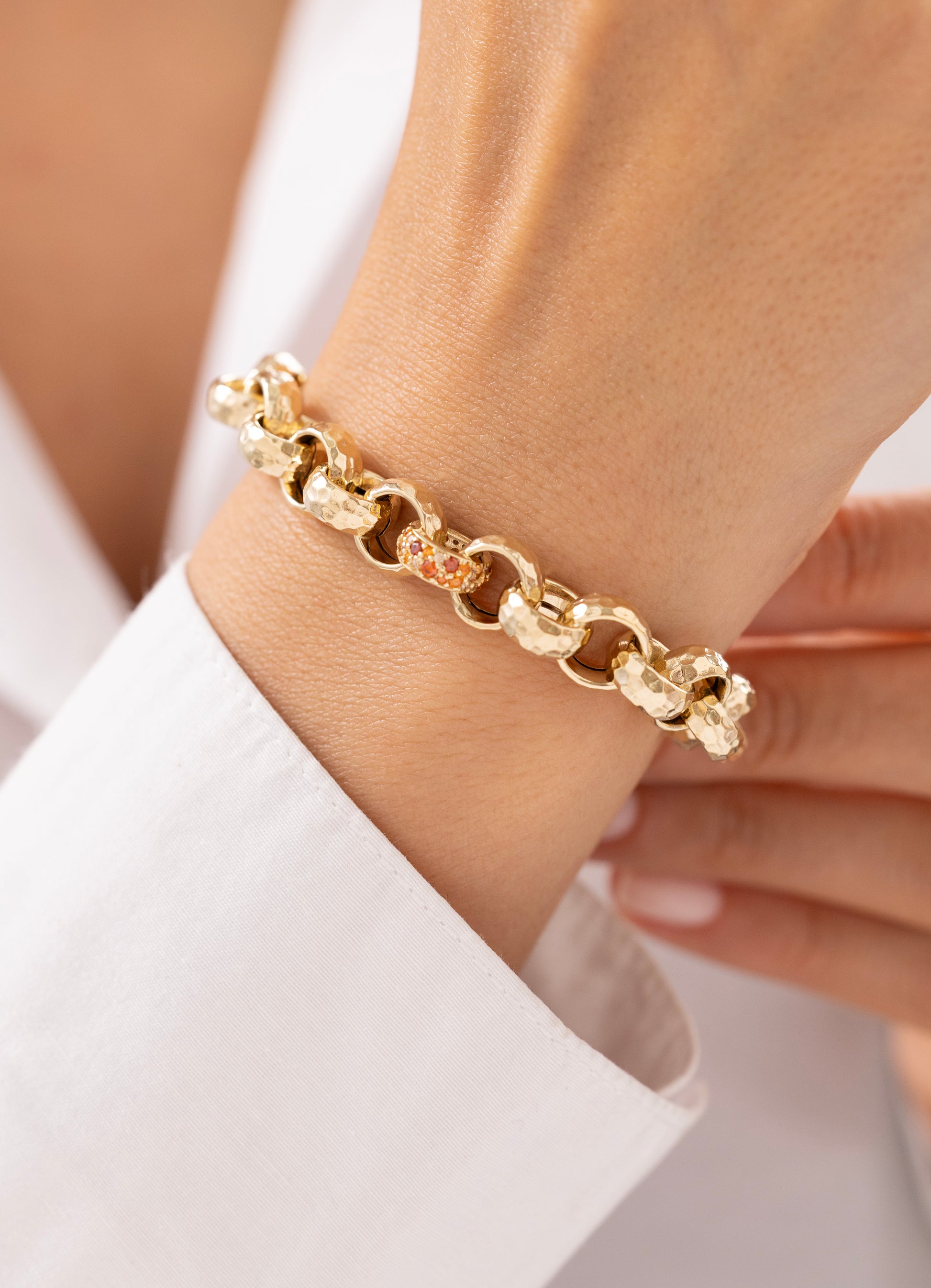 Cetaş Eterna Dövme Desenli Taşlı 14 Ayar Altın Bileklik