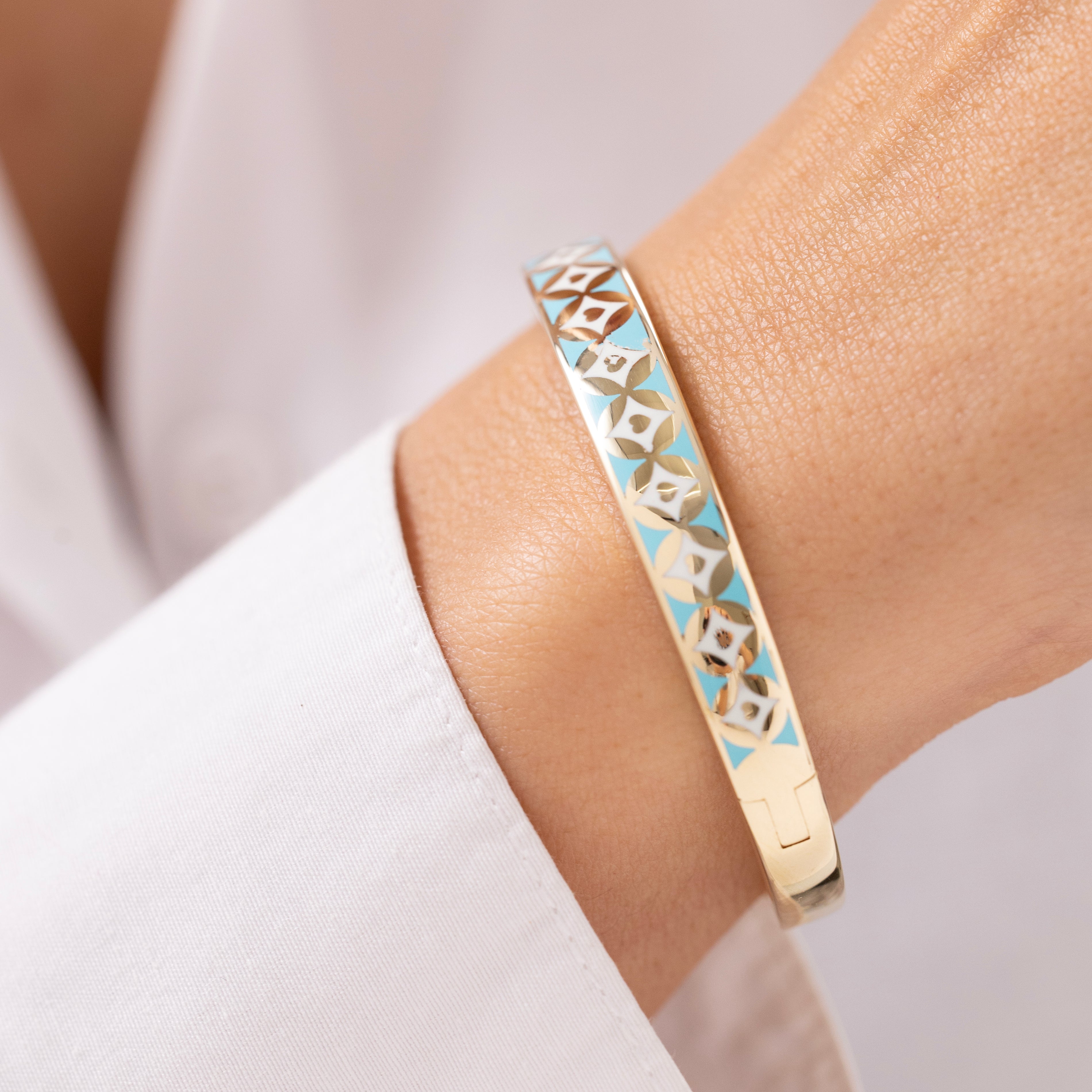 Cetaş Eterna Geometrik Desenli Mine 14 Ayar Altın Kelepçe