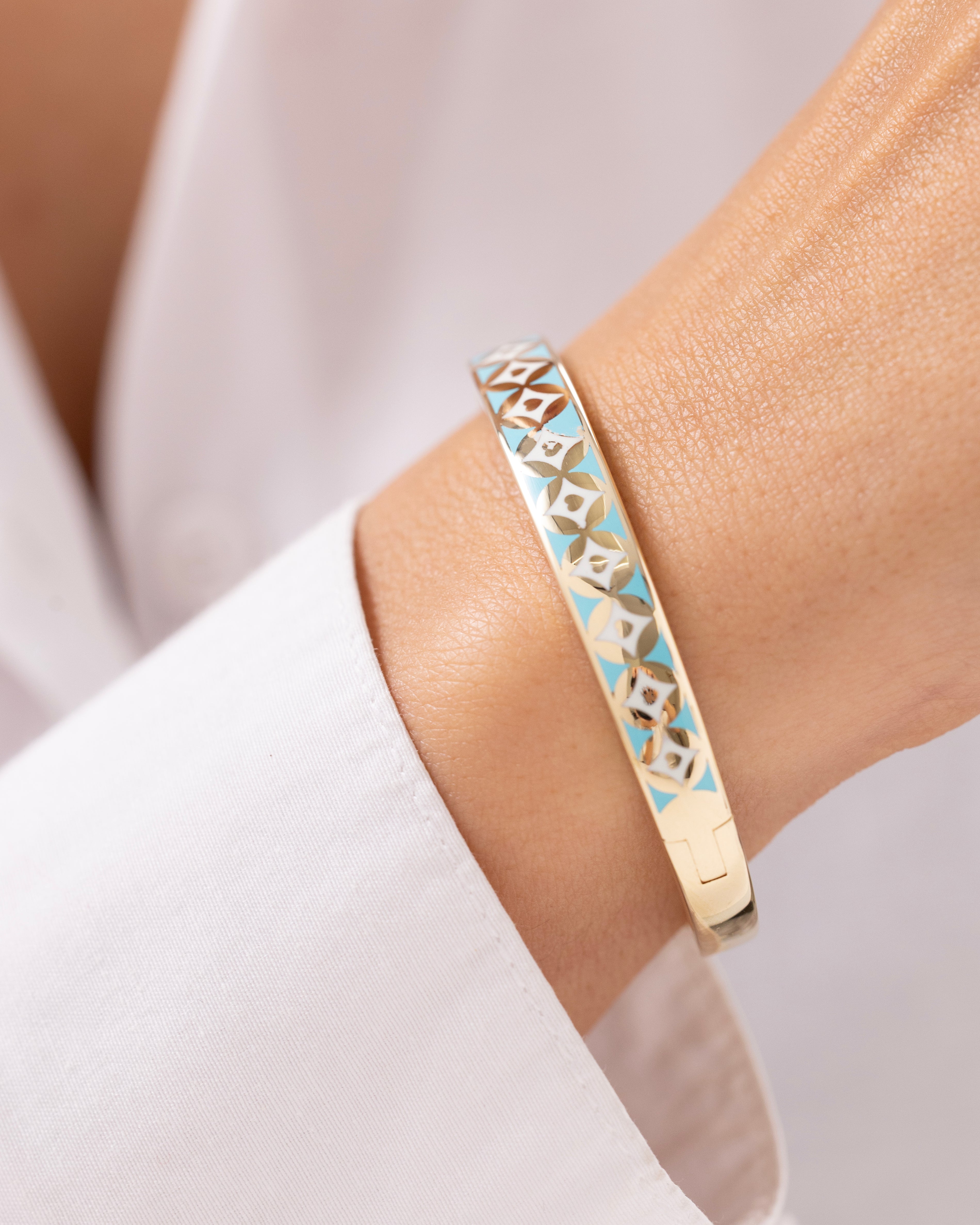 Cetaş Eterna Geometrik Desenli Mine 14 Ayar Altın Kelepçe