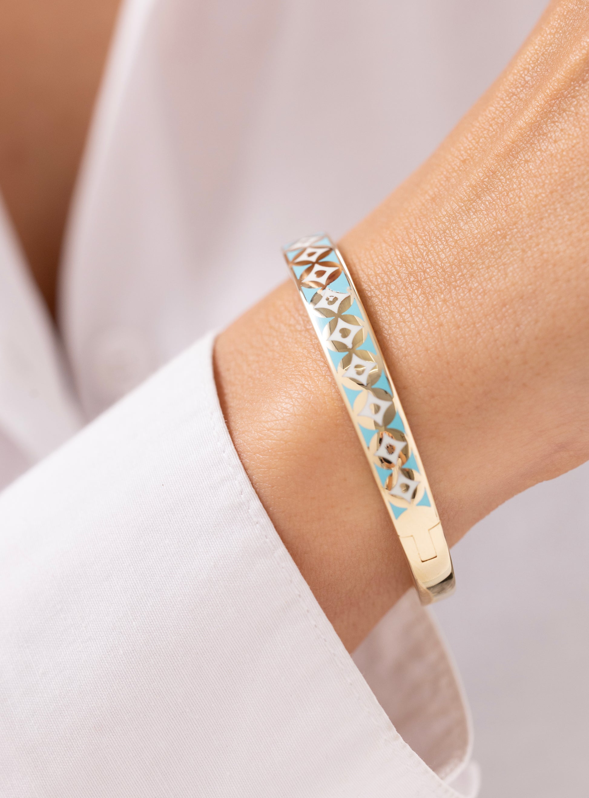 Cetaş Eterna Geometrik Desenli Mine 14 Ayar Altın Kelepçe