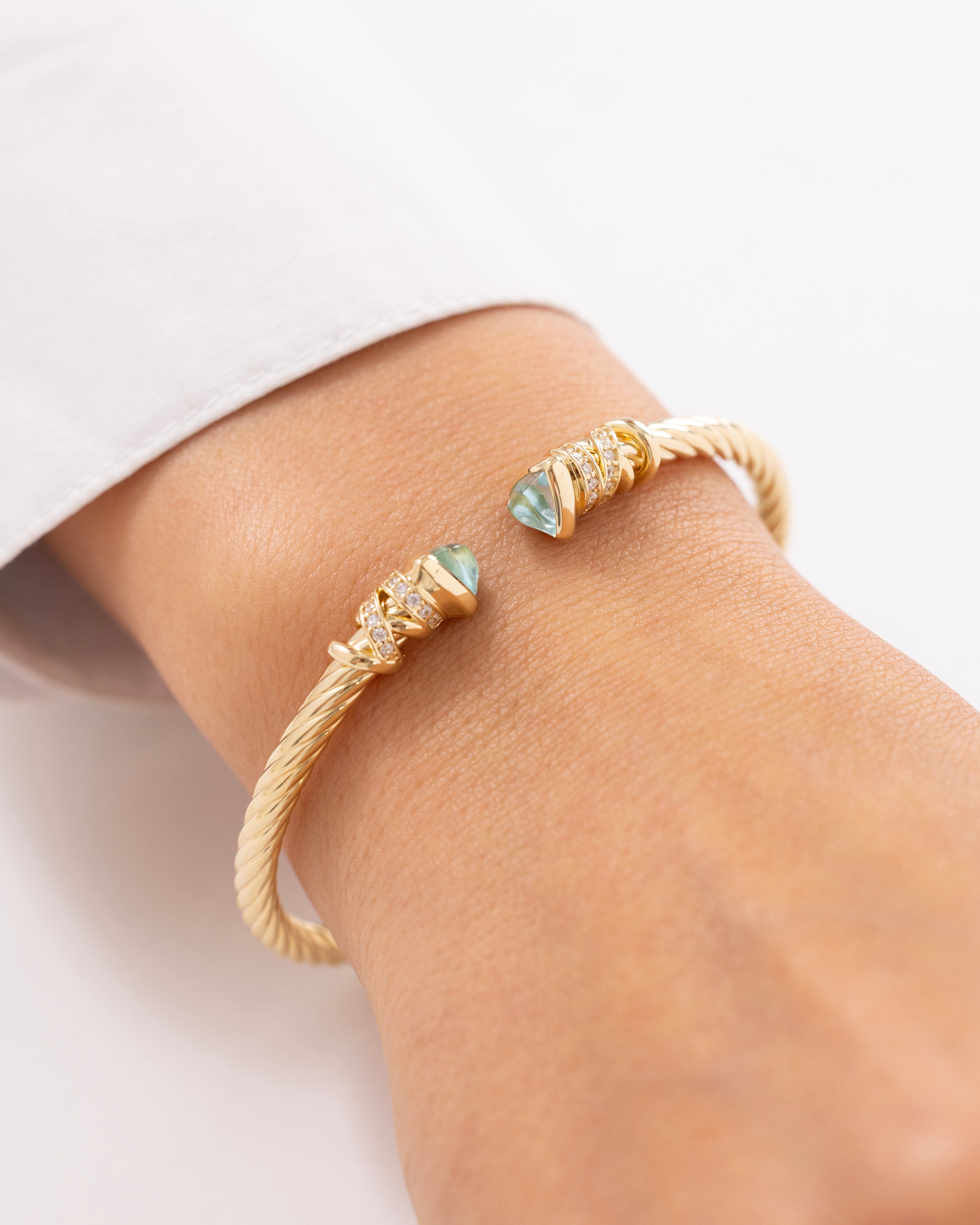 Cetaş Twist Su Yeşili Taşlı 14 Ayar Altın Kelepçe