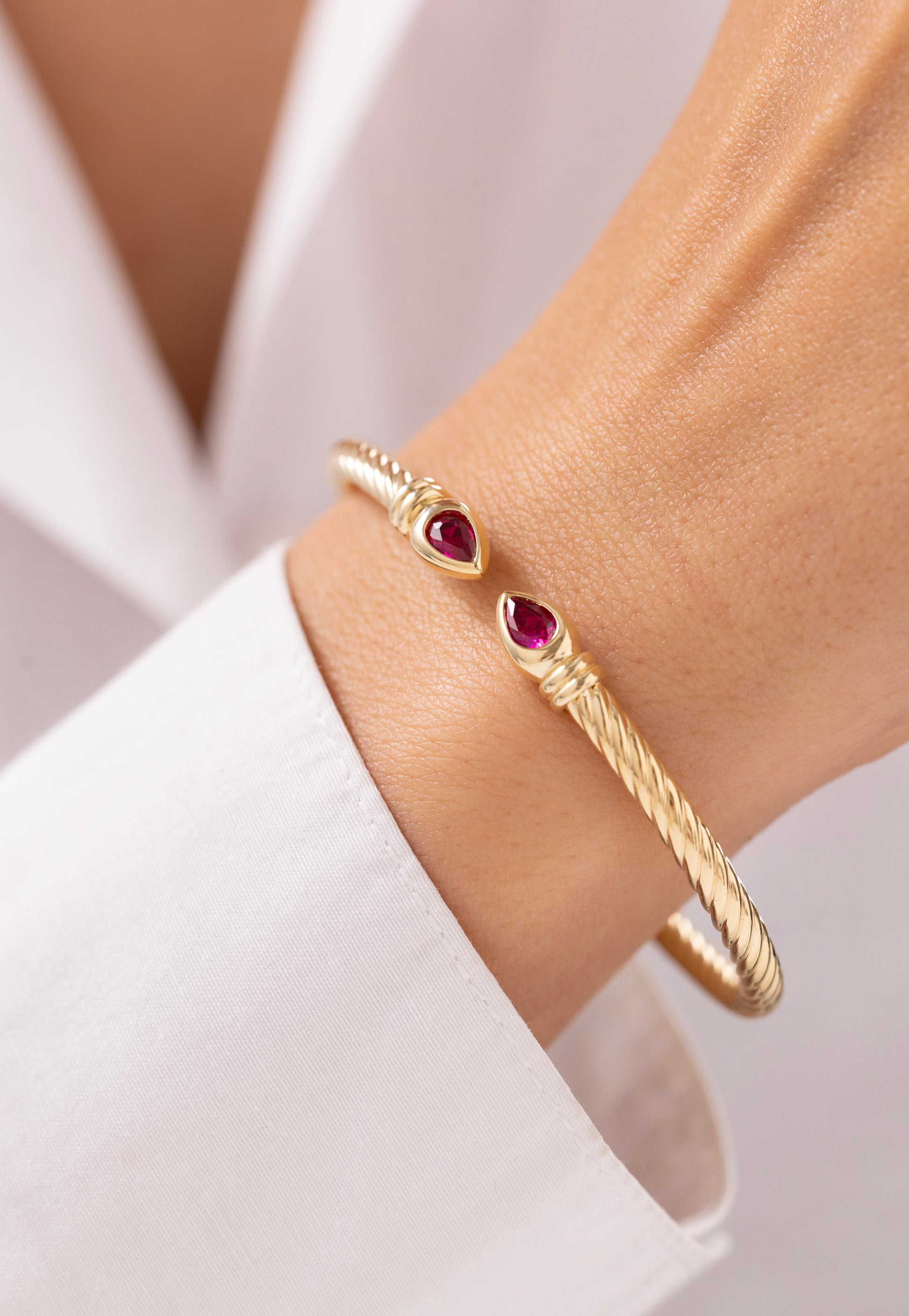 Cetaş Twist Damla Taşlı Burgu 14 Ayar Altın Kelepçe