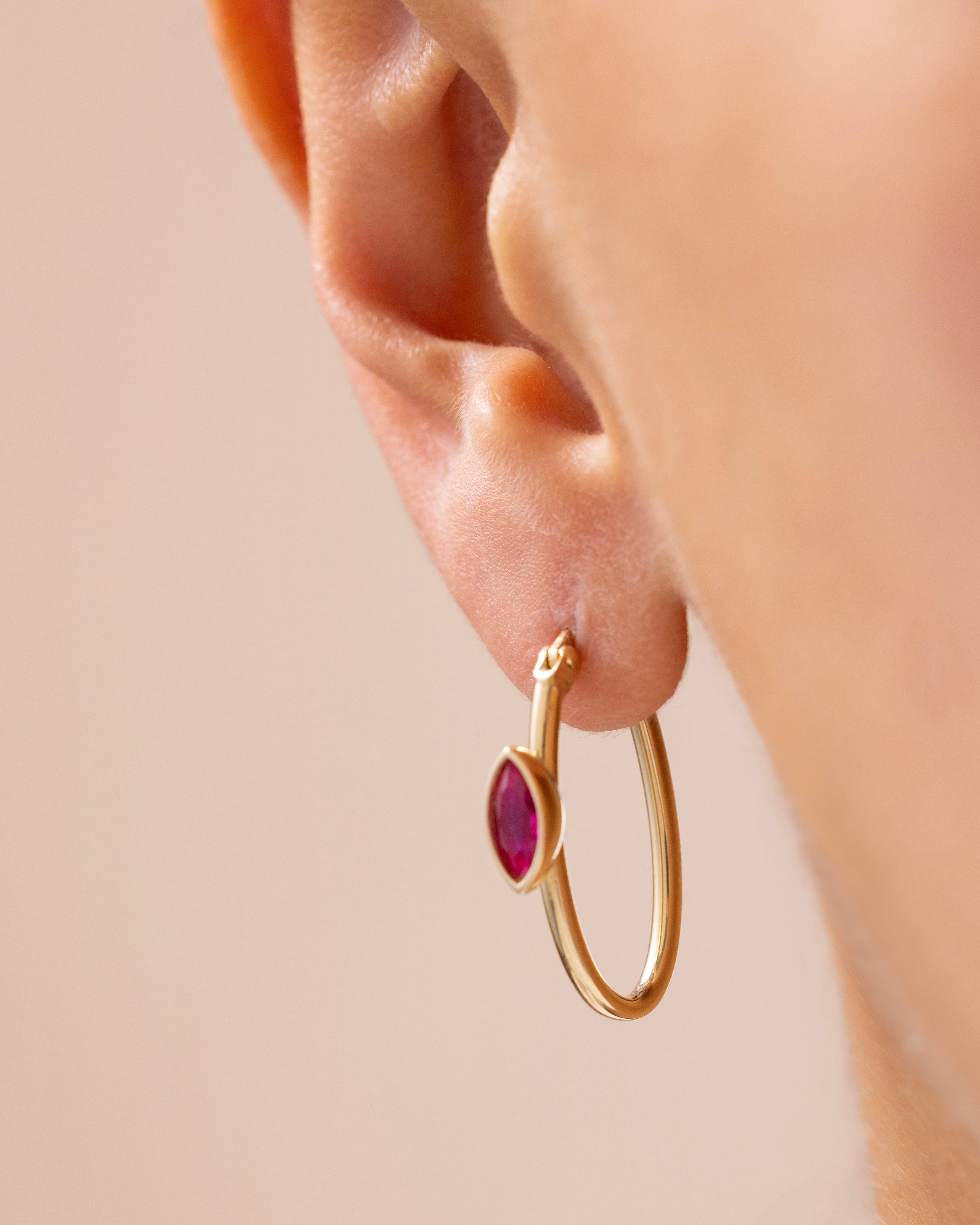 Cetaş Eterna Kırmızı Taşlı Halka 14 Ayar Altın Küpe