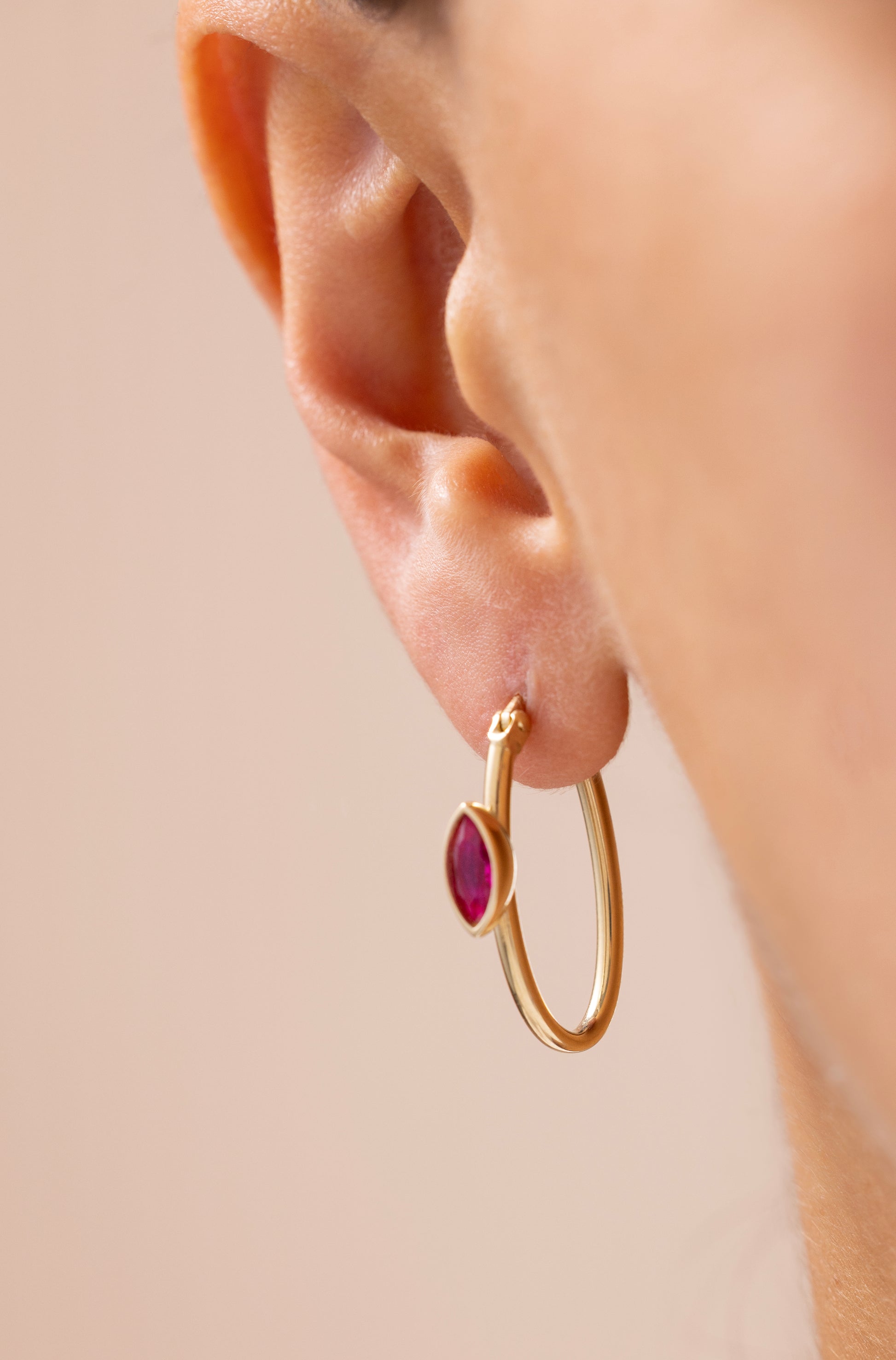 Cetaş Eterna Kırmızı Taşlı Halka 14 Ayar Altın Küpe