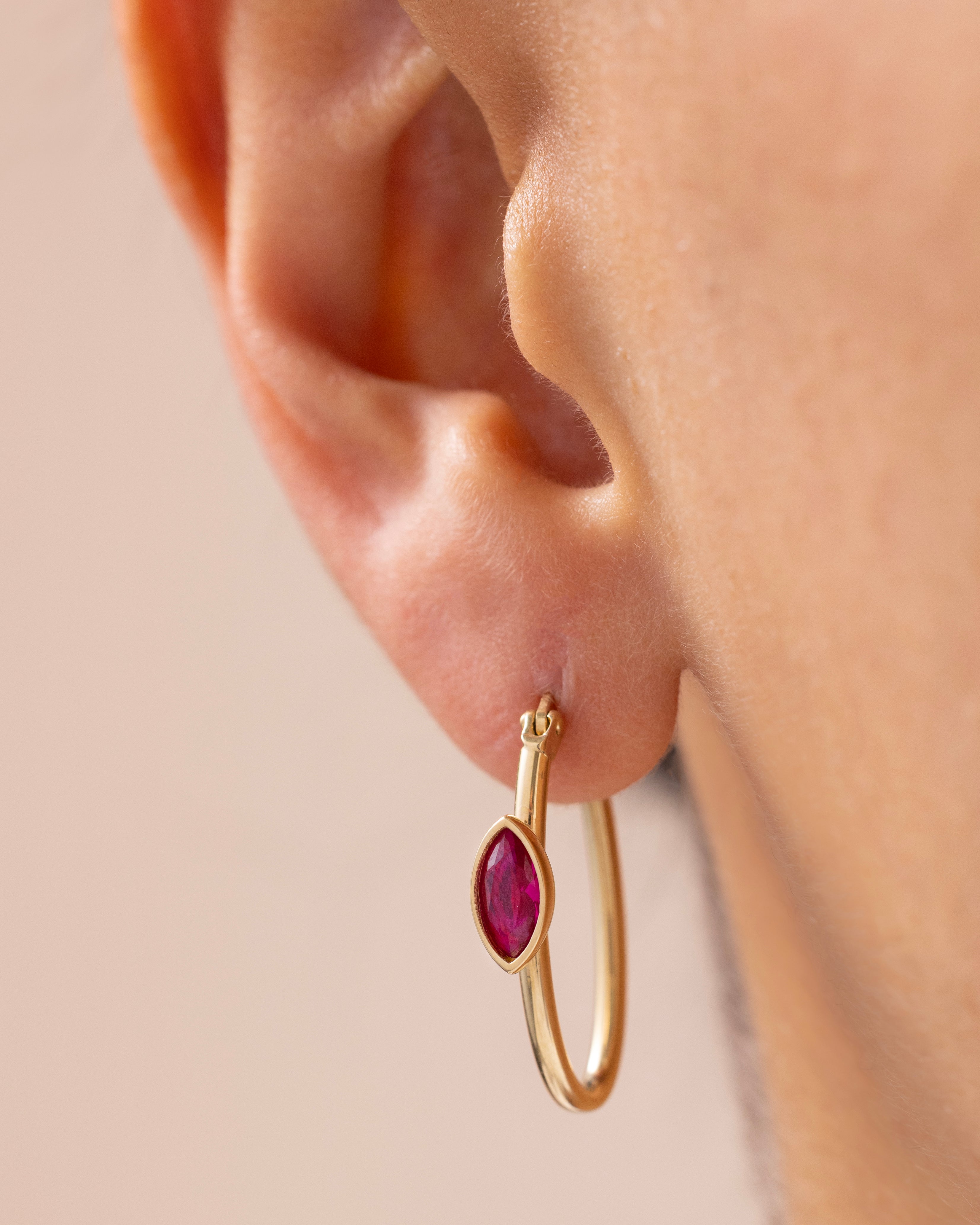 Cetaş Eterna Kırmızı Taşlı Halka 14 Ayar Altın Küpe