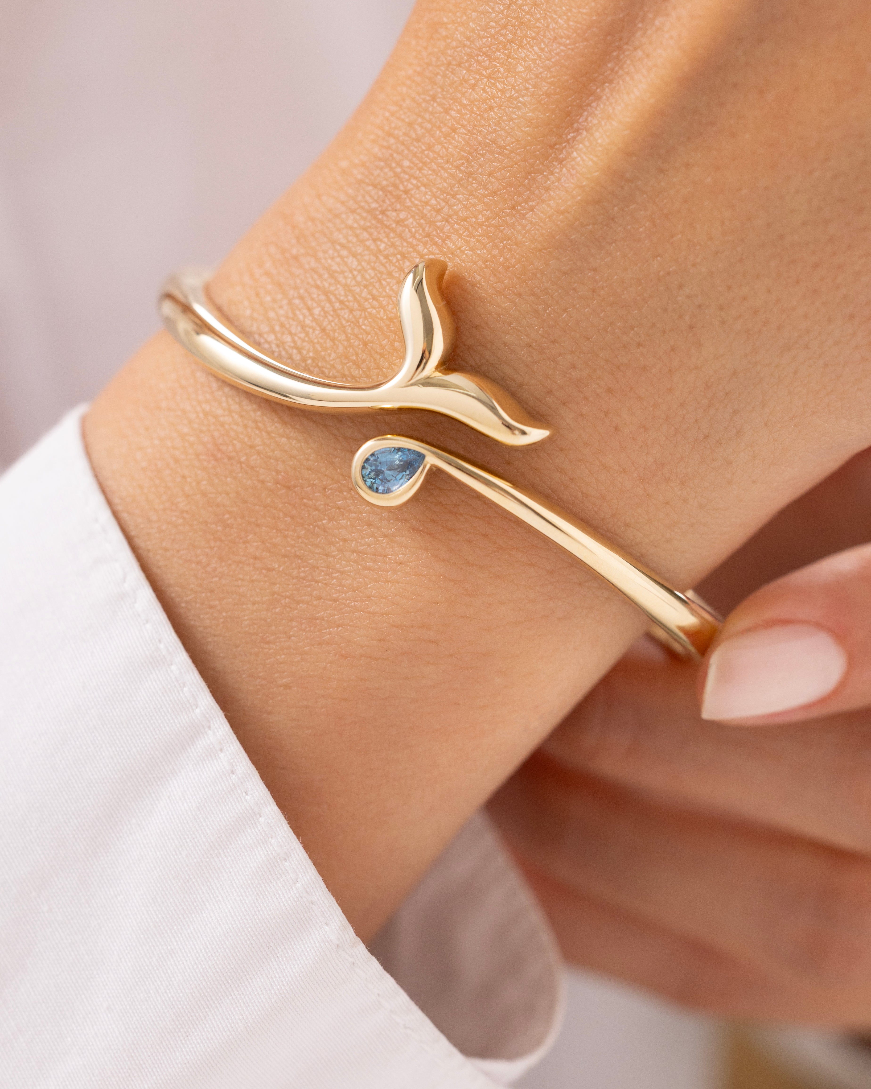 Cetaş Aqualis Mavi Taşlı 14 Ayar Altın Kelepçe