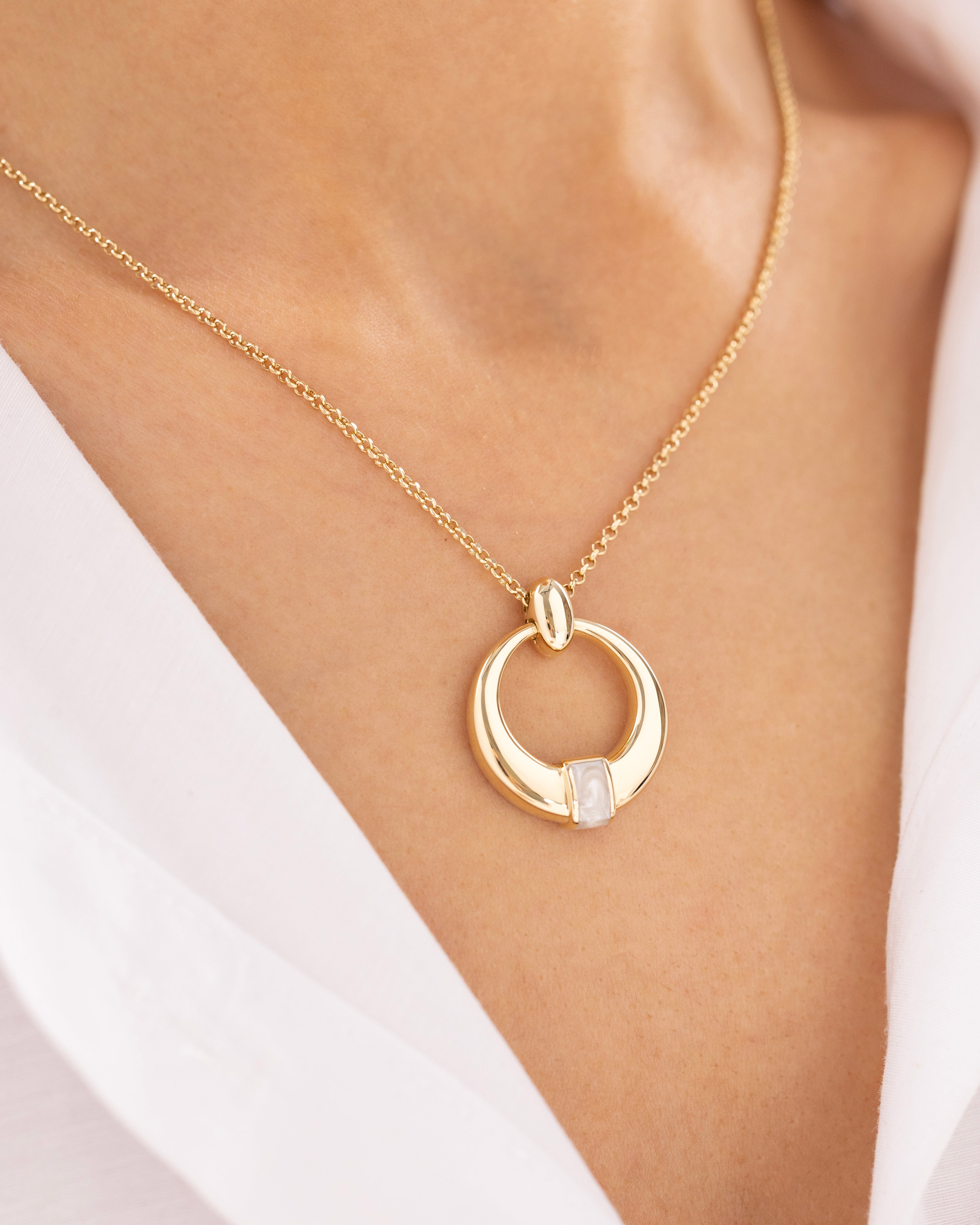 Cetaş Eterna Beyaz Mineli Yuvarlak 14 Ayar Altın Kolye