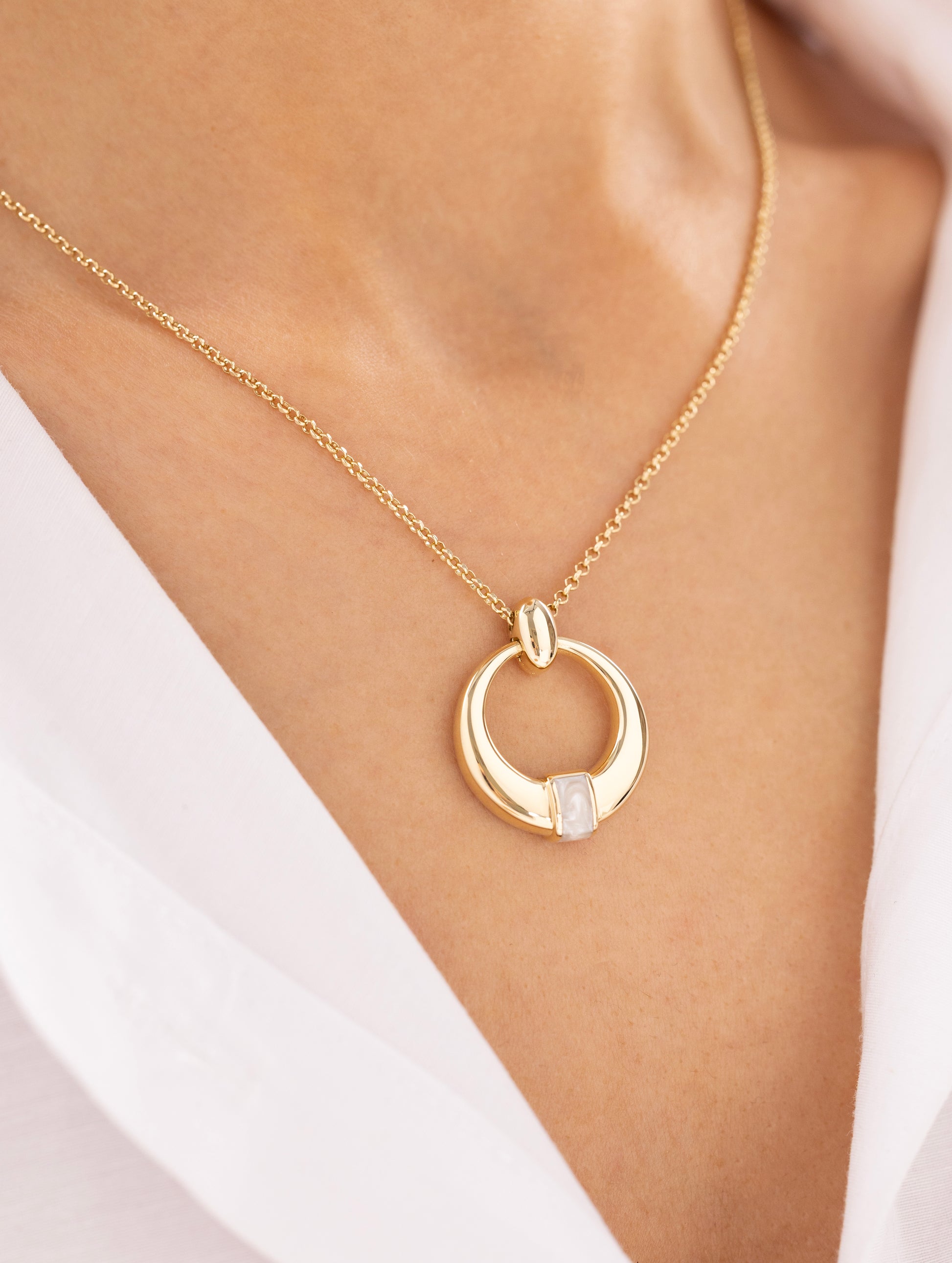 Cetaş Eterna Beyaz Mineli Yuvarlak 14 Ayar Altın Kolye