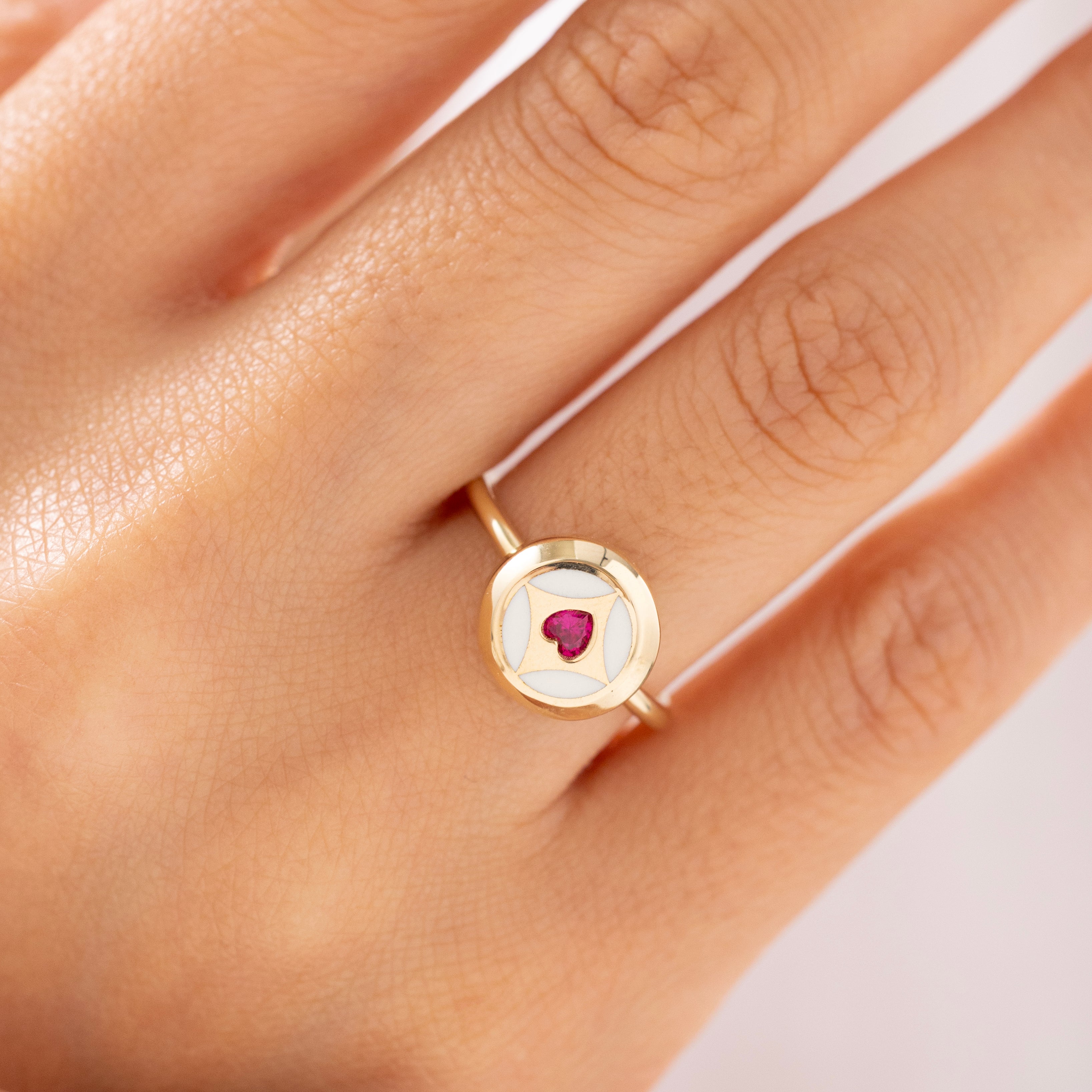 Cetaş Eterna Kırmızı Taşlı Sedefli 14 Ayar Altın Yüzük