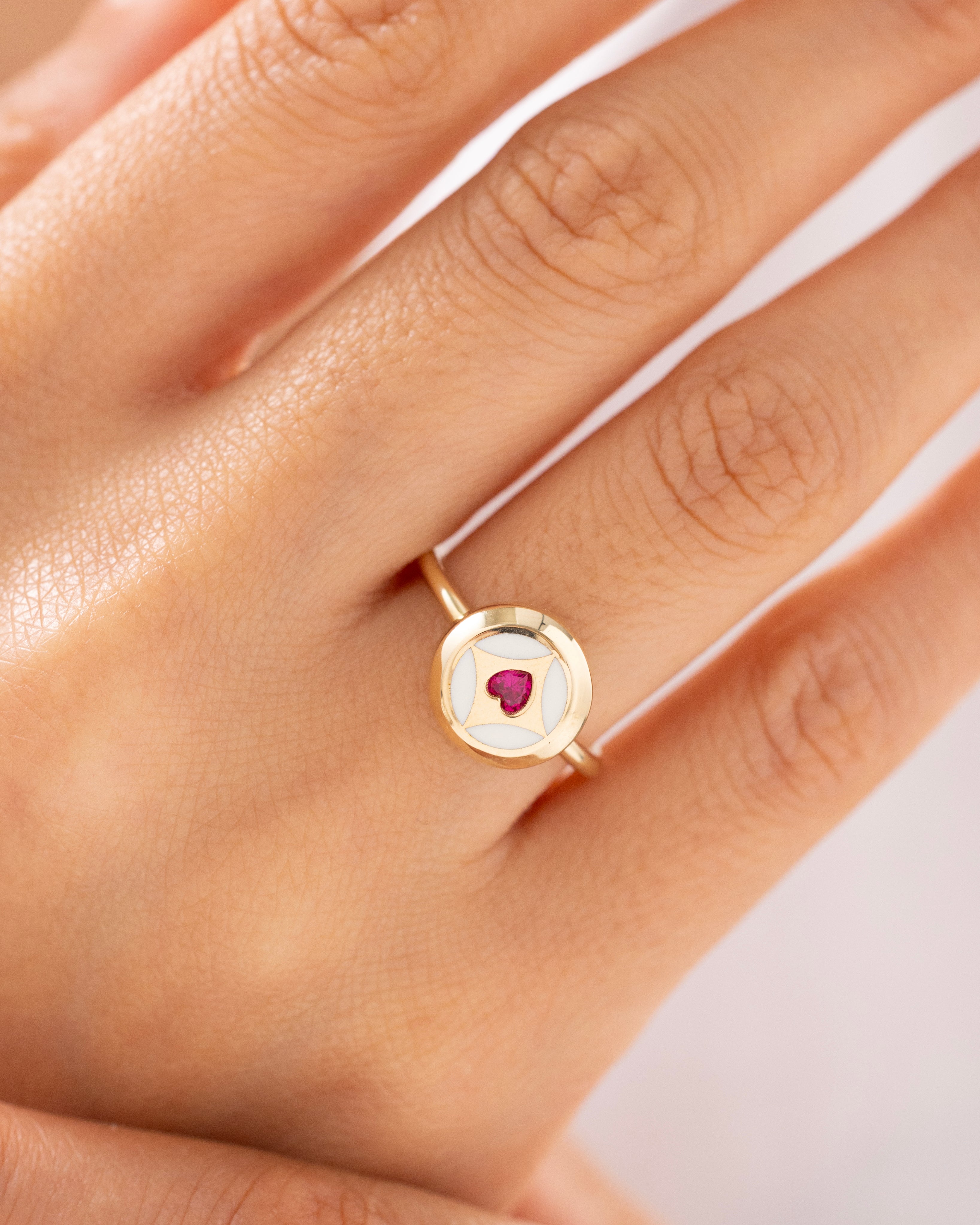 Cetaş Eterna Kırmızı Taşlı Sedefli 14 Ayar Altın Yüzük