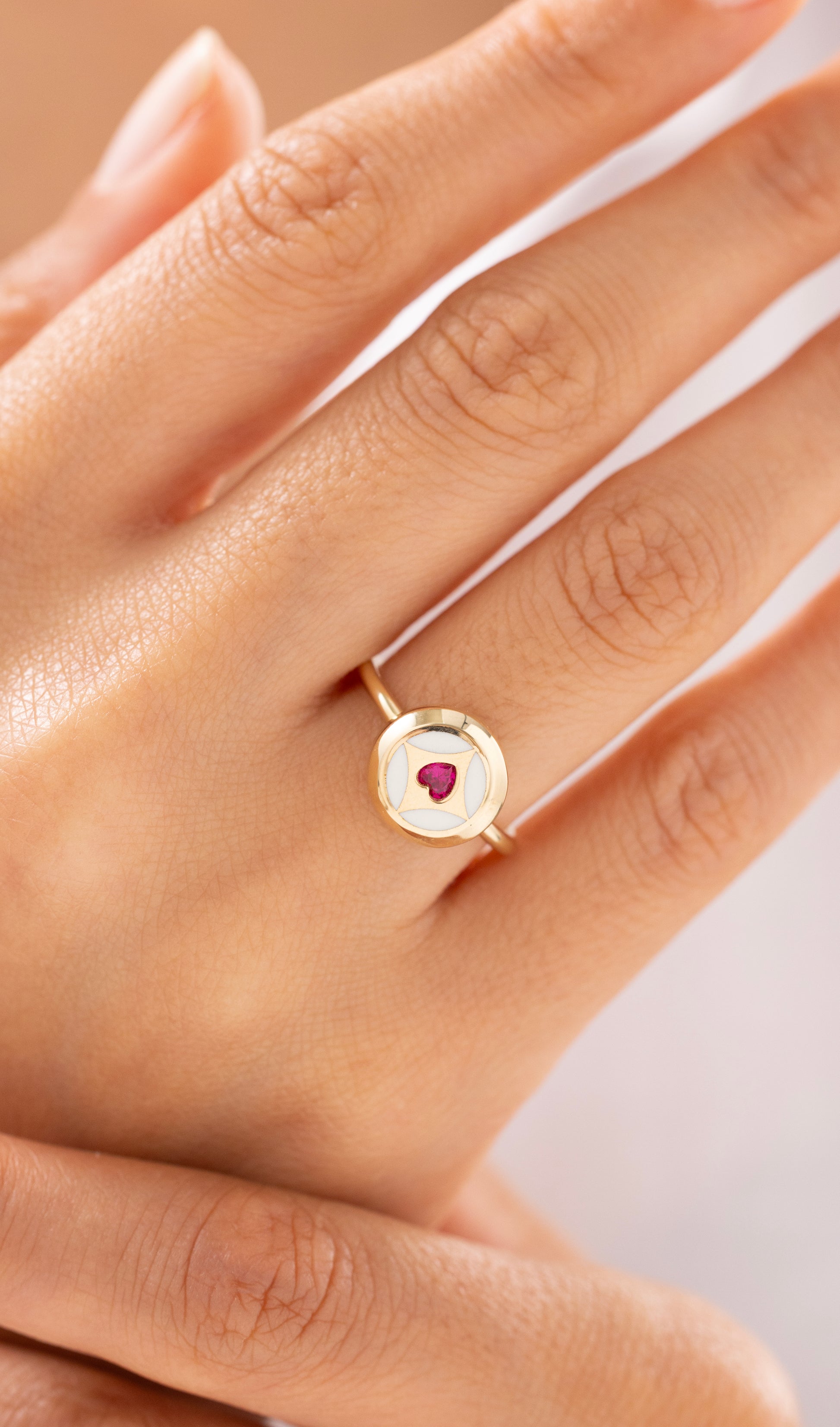 Cetaş Eterna Kırmızı Taşlı Sedefli 14 Ayar Altın Yüzük