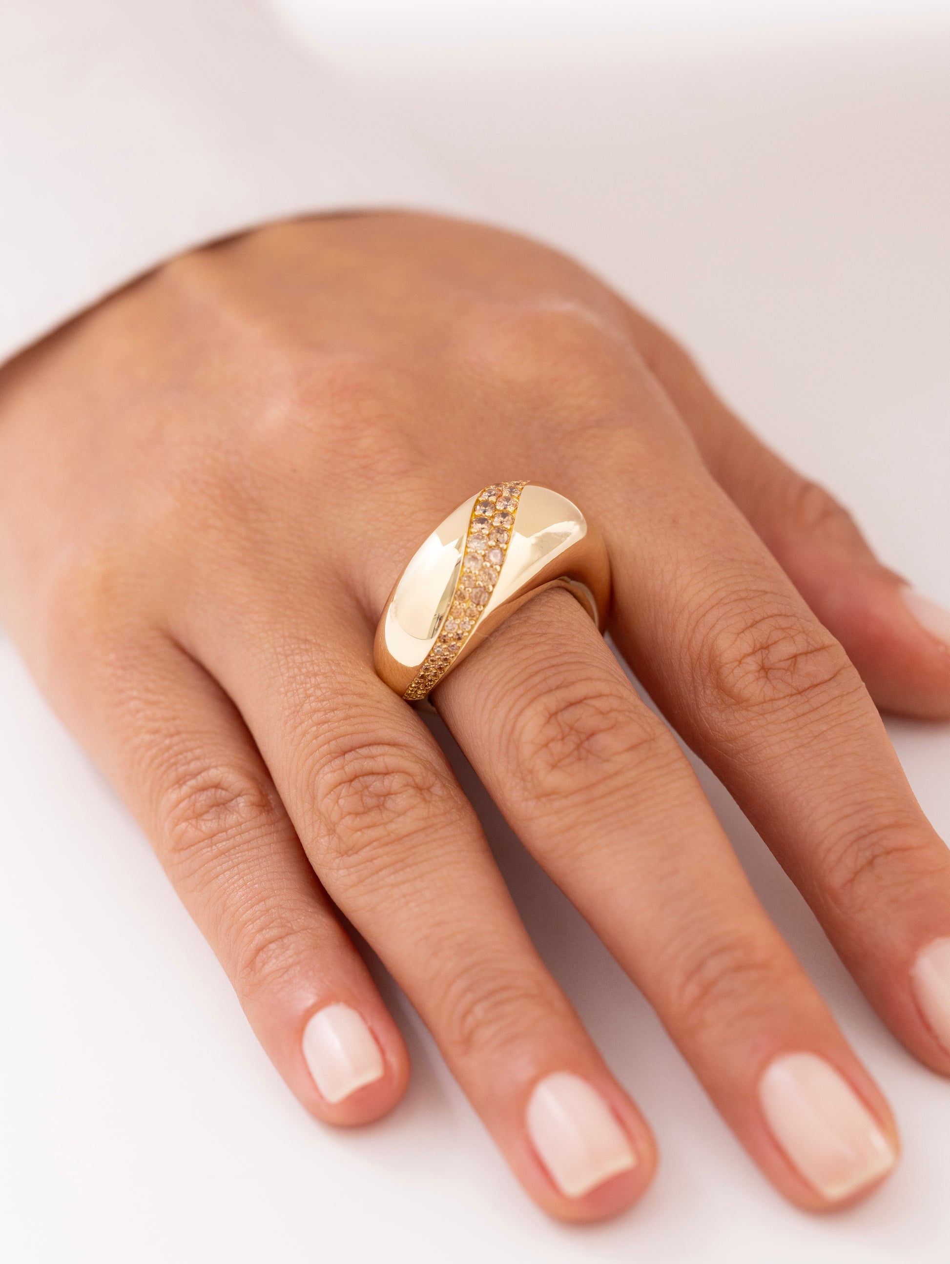 Cetaş Eterna Kavisli Taşlı 14 Ayar Altın Yüzük