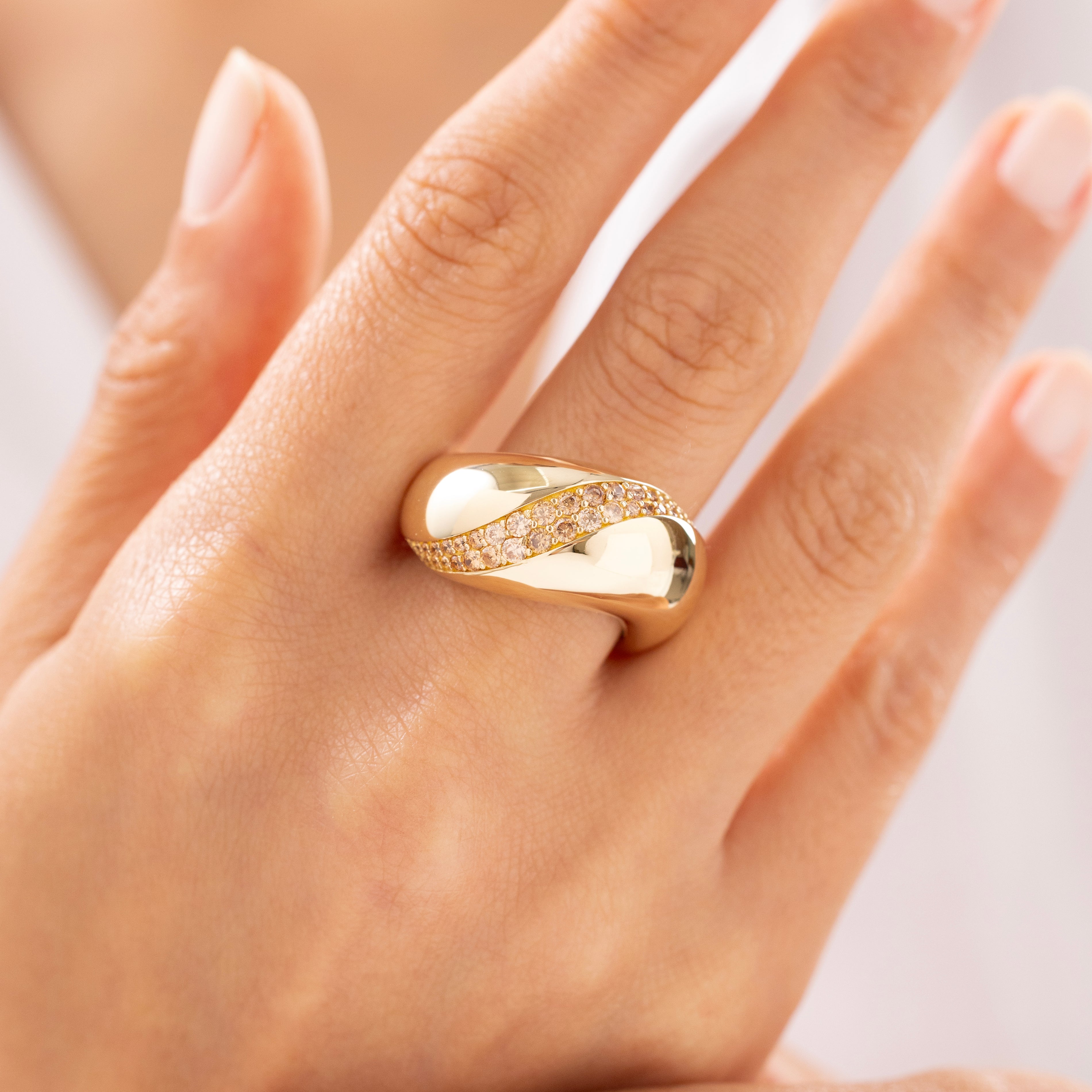 Cetaş Eterna Kavisli Taşlı 14 Ayar Altın Yüzük