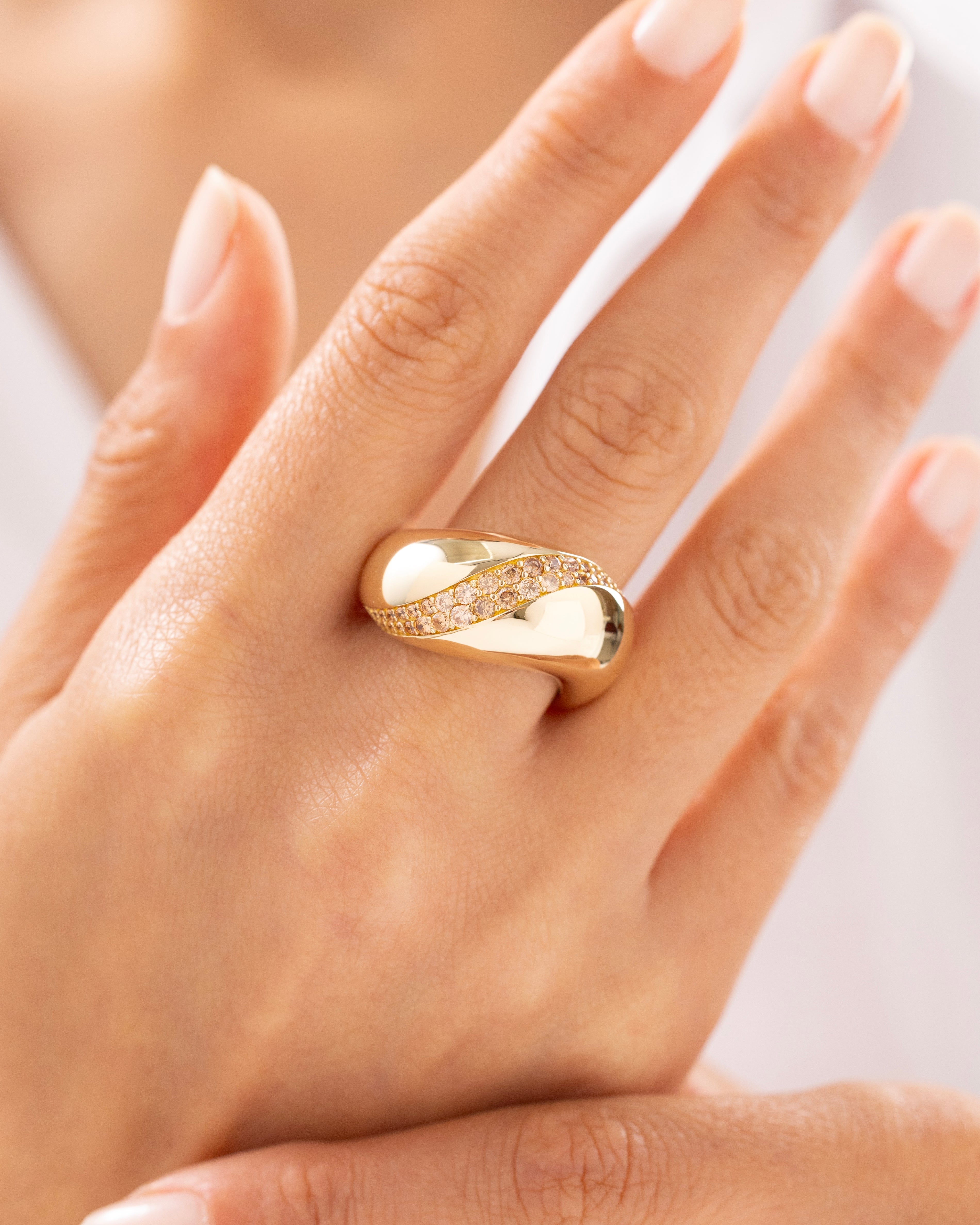 Cetaş Eterna Kavisli Taşlı 14 Ayar Altın Yüzük