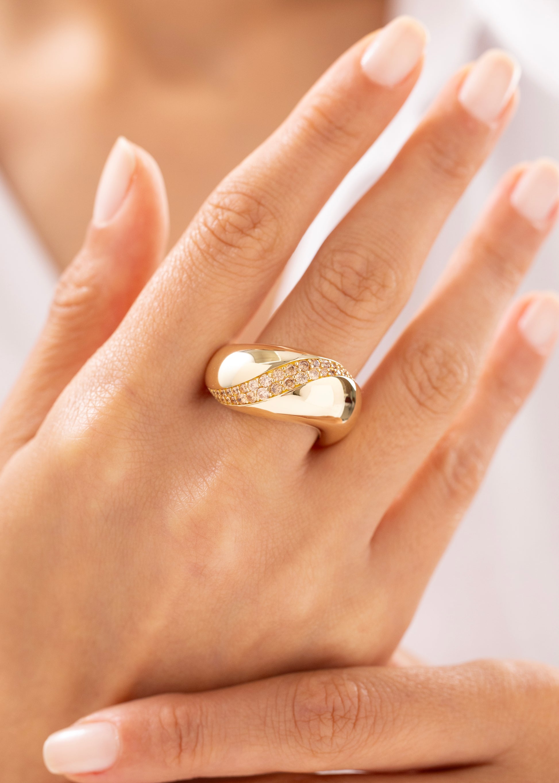 Cetaş Eterna Kavisli Taşlı 14 Ayar Altın Yüzük