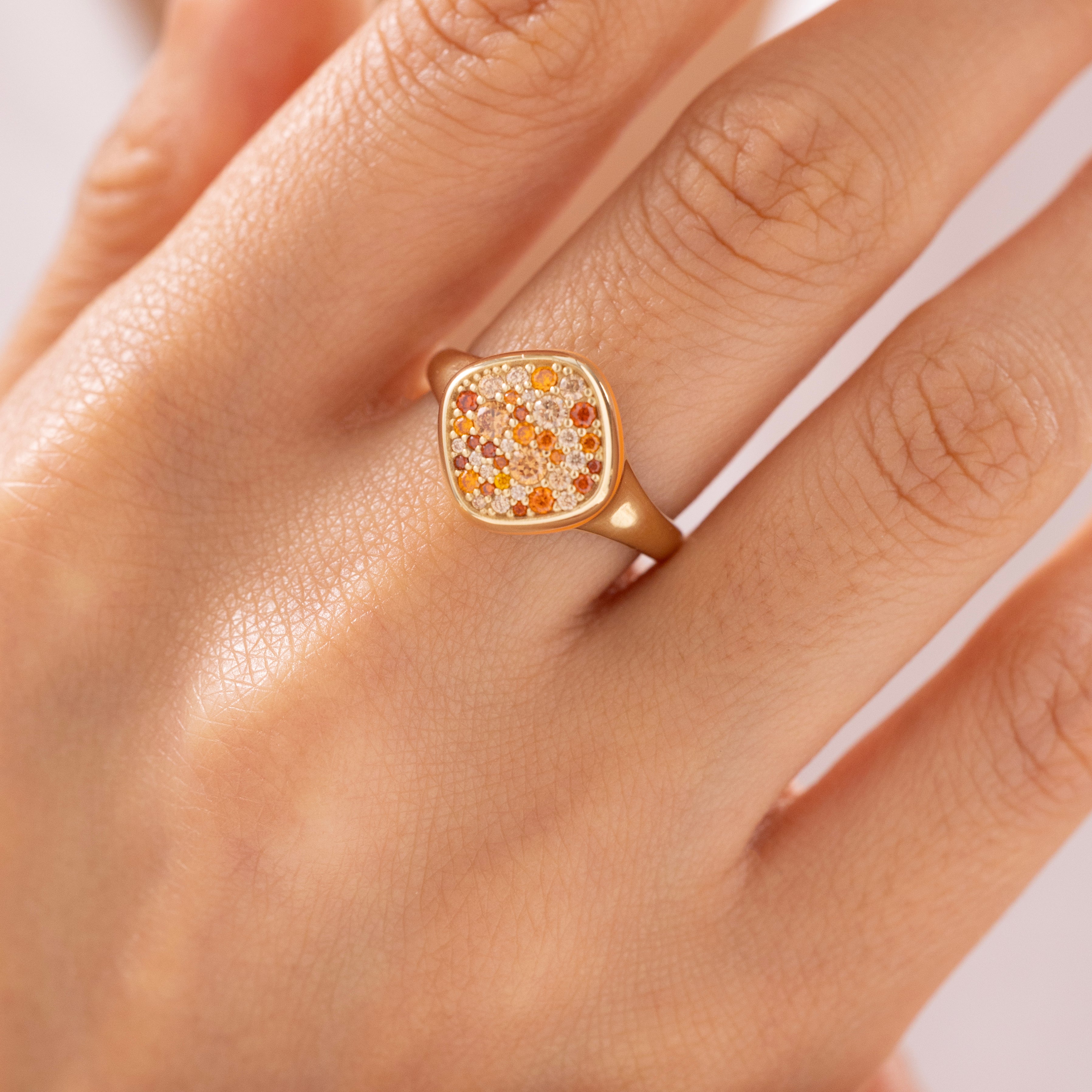 Cetaş Eterna Taşlarla Kaplı Parlak 14 Ayar Altın Yüzük