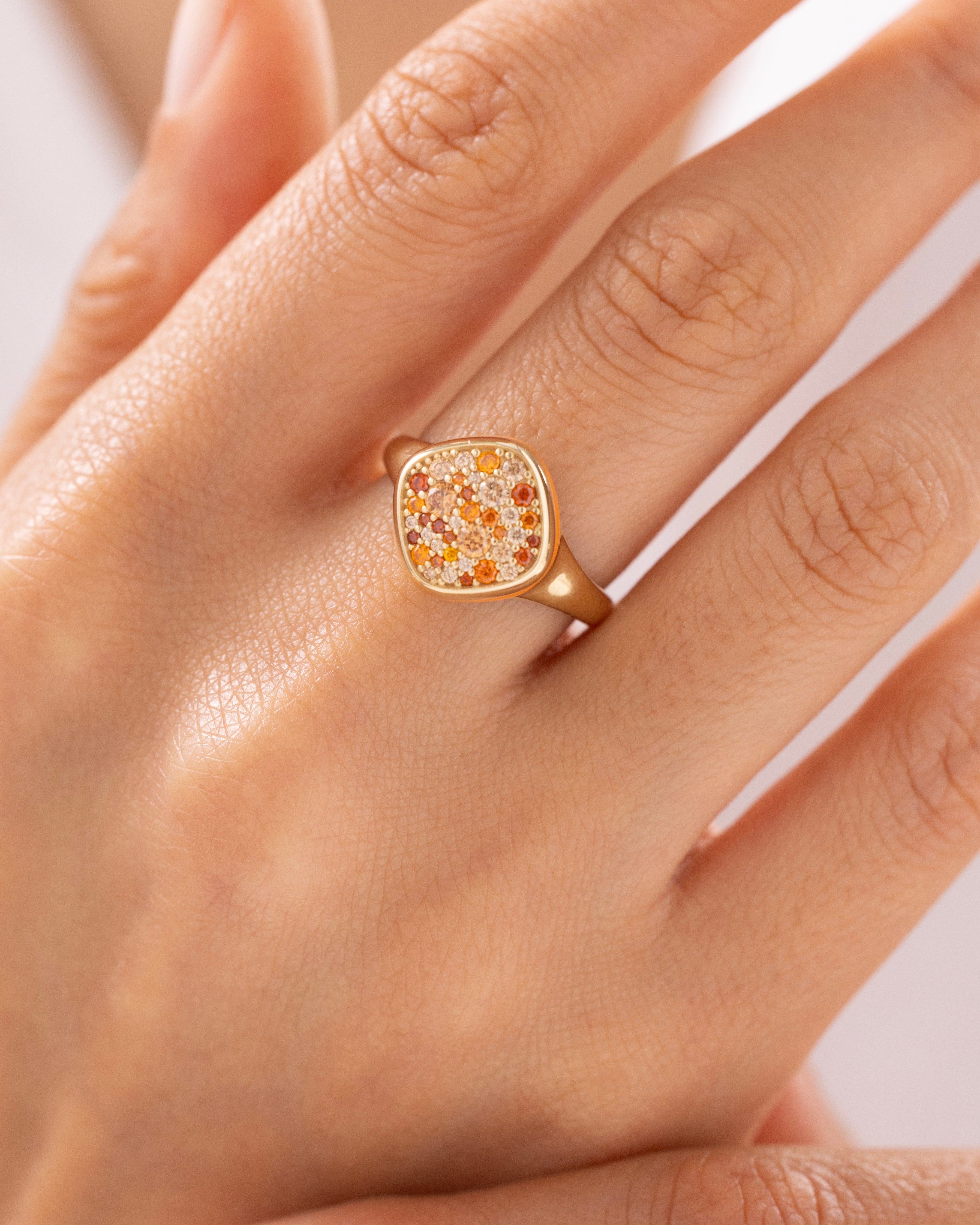 Cetaş Eterna Taşlarla Kaplı Parlak 14 Ayar Altın Yüzük