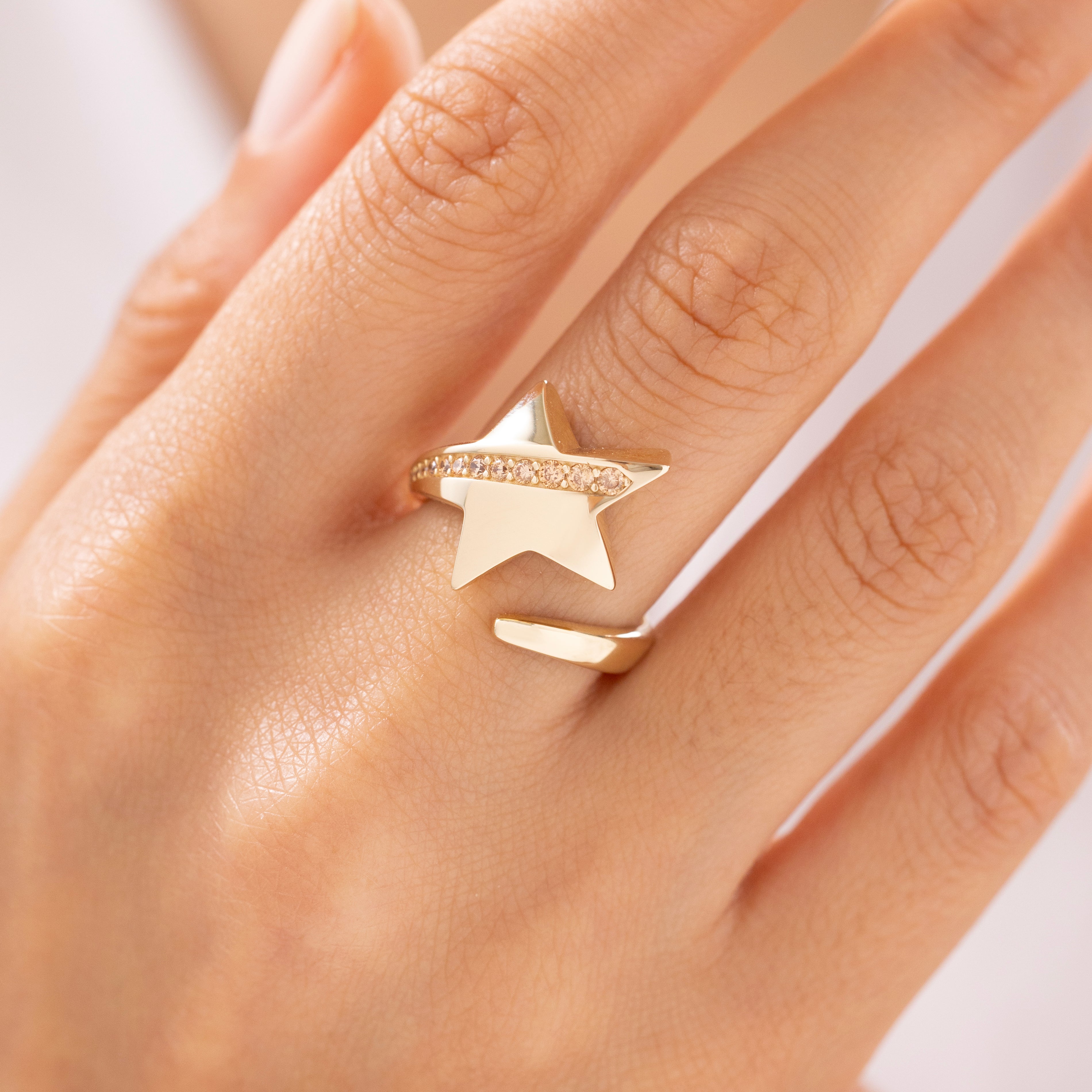 Cetaş Eterna Parlayan Yıldız 14 Ayar Altın Yüzük