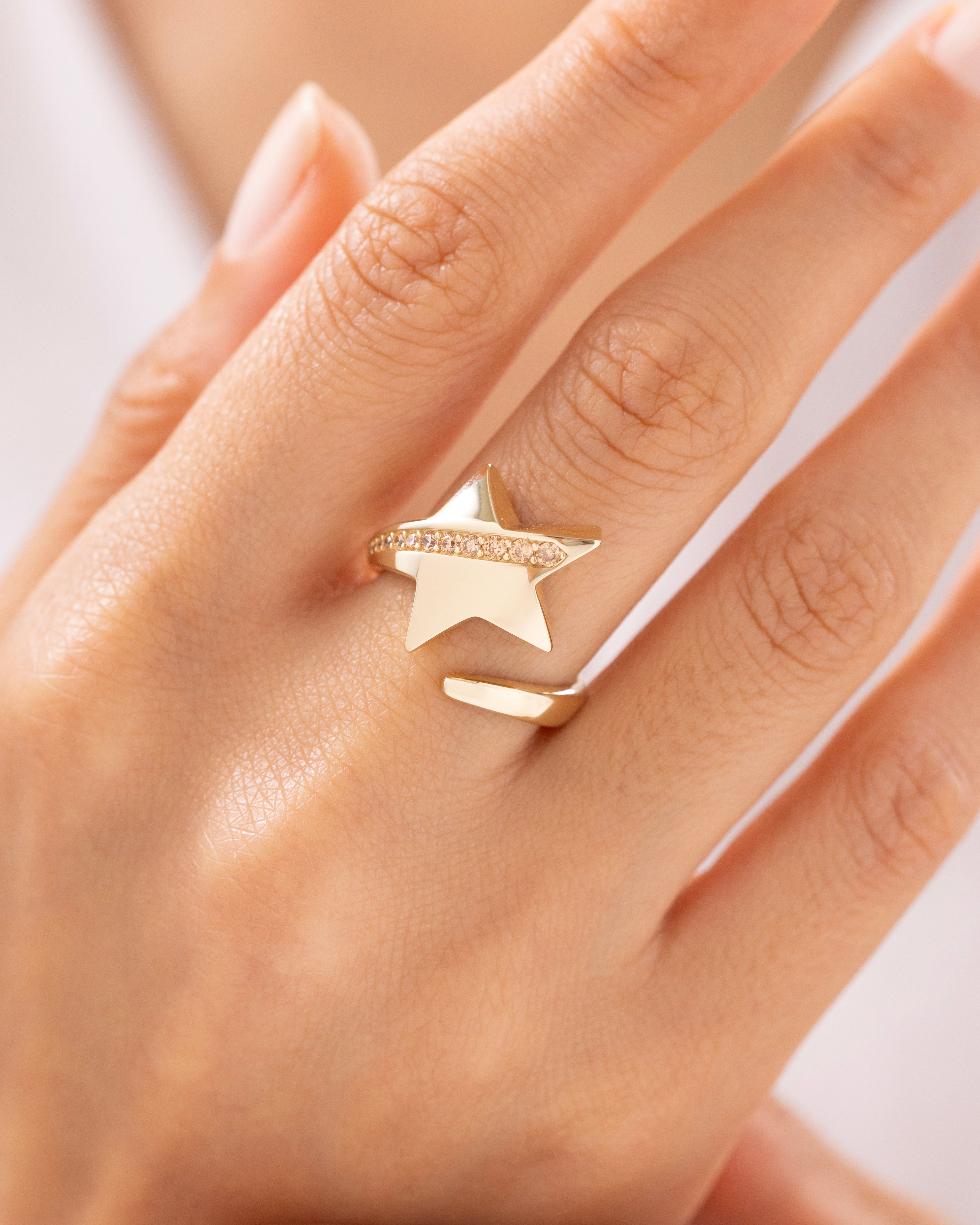 Cetaş Eterna Parlayan Yıldız 14 Ayar Altın Yüzük