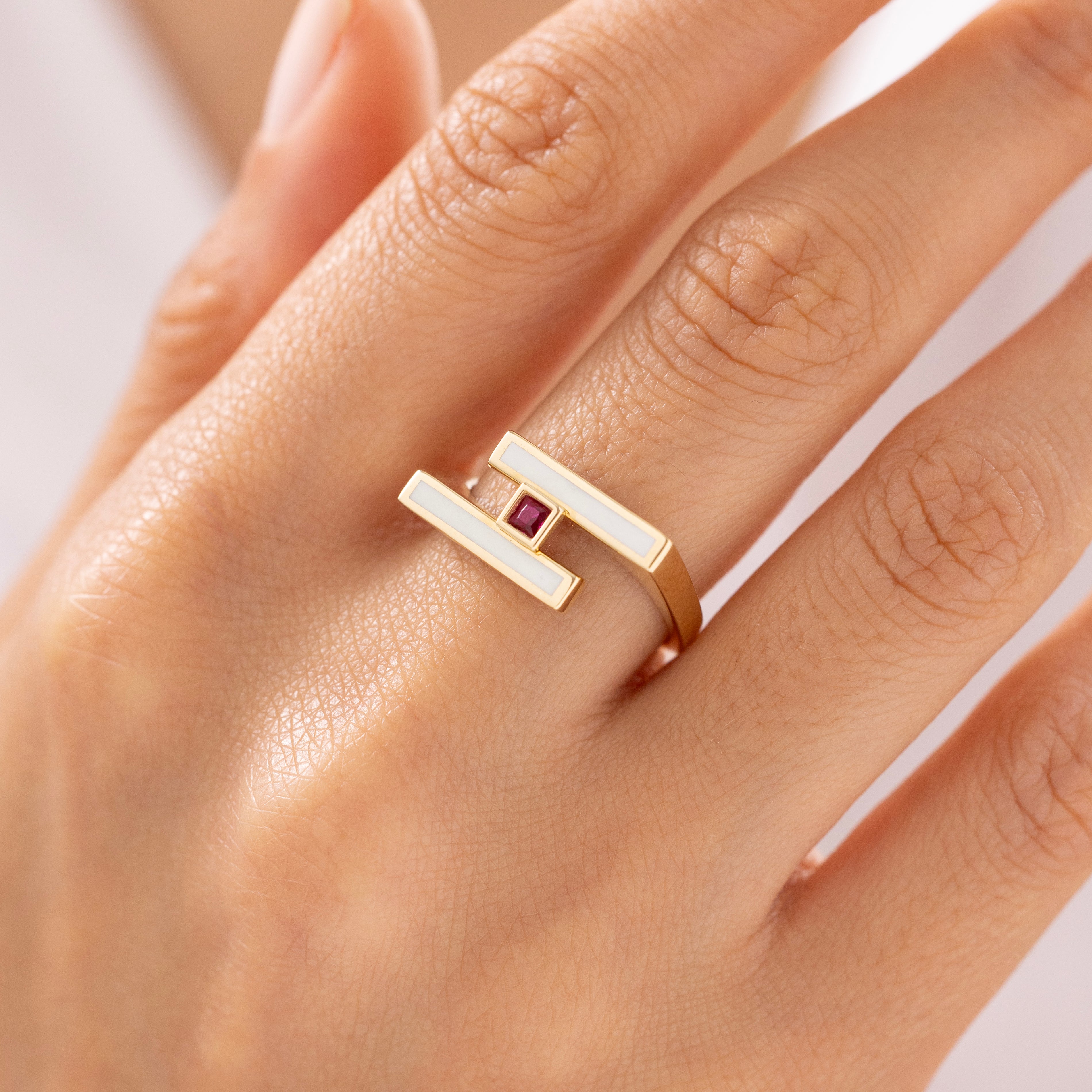 Cetaş Eterna Zarif Pembe Kare Taşlı 14 Ayar Altın Yüzük