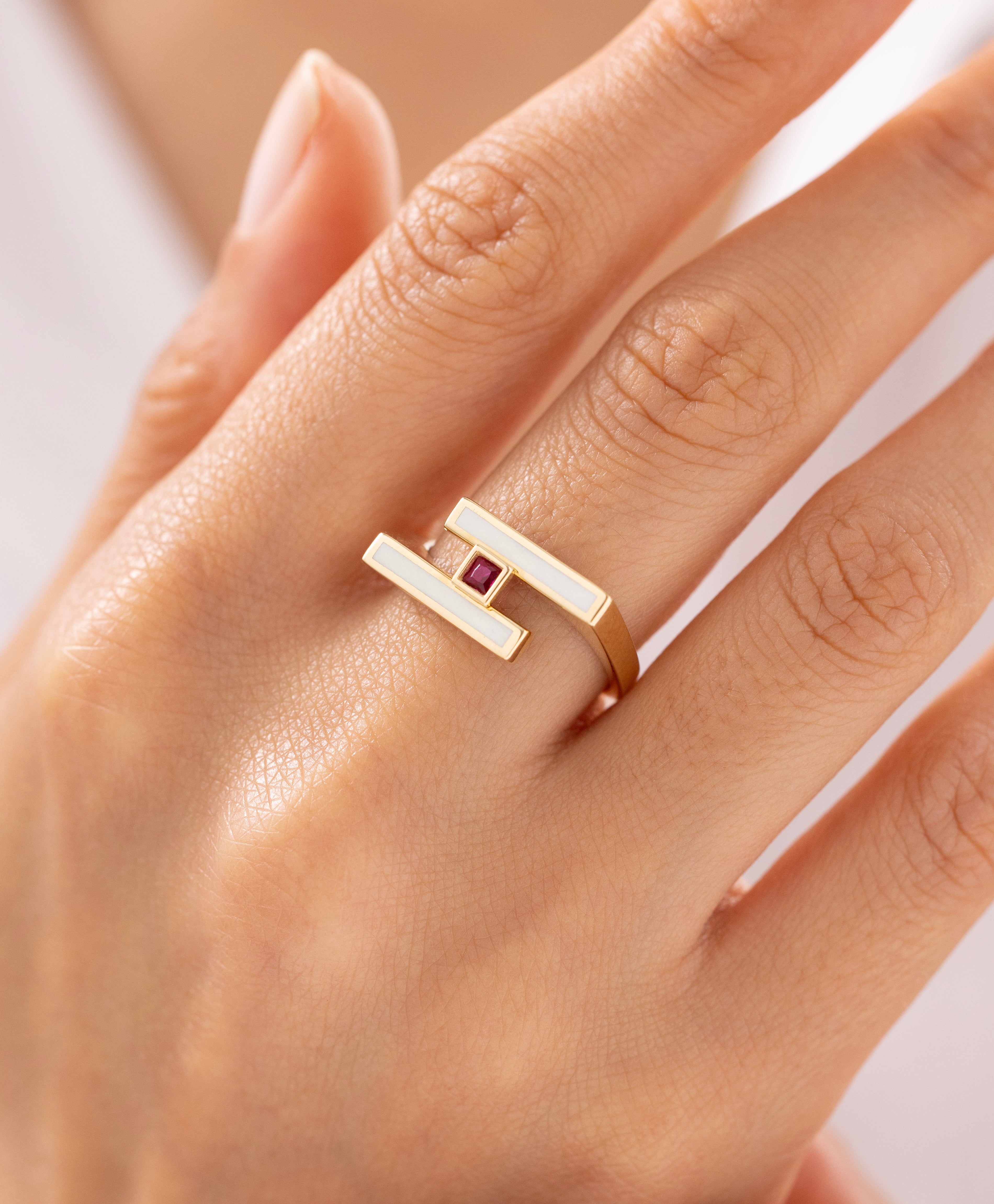 Cetaş Eterna Zarif Pembe Kare Taşlı 14 Ayar Altın Yüzük