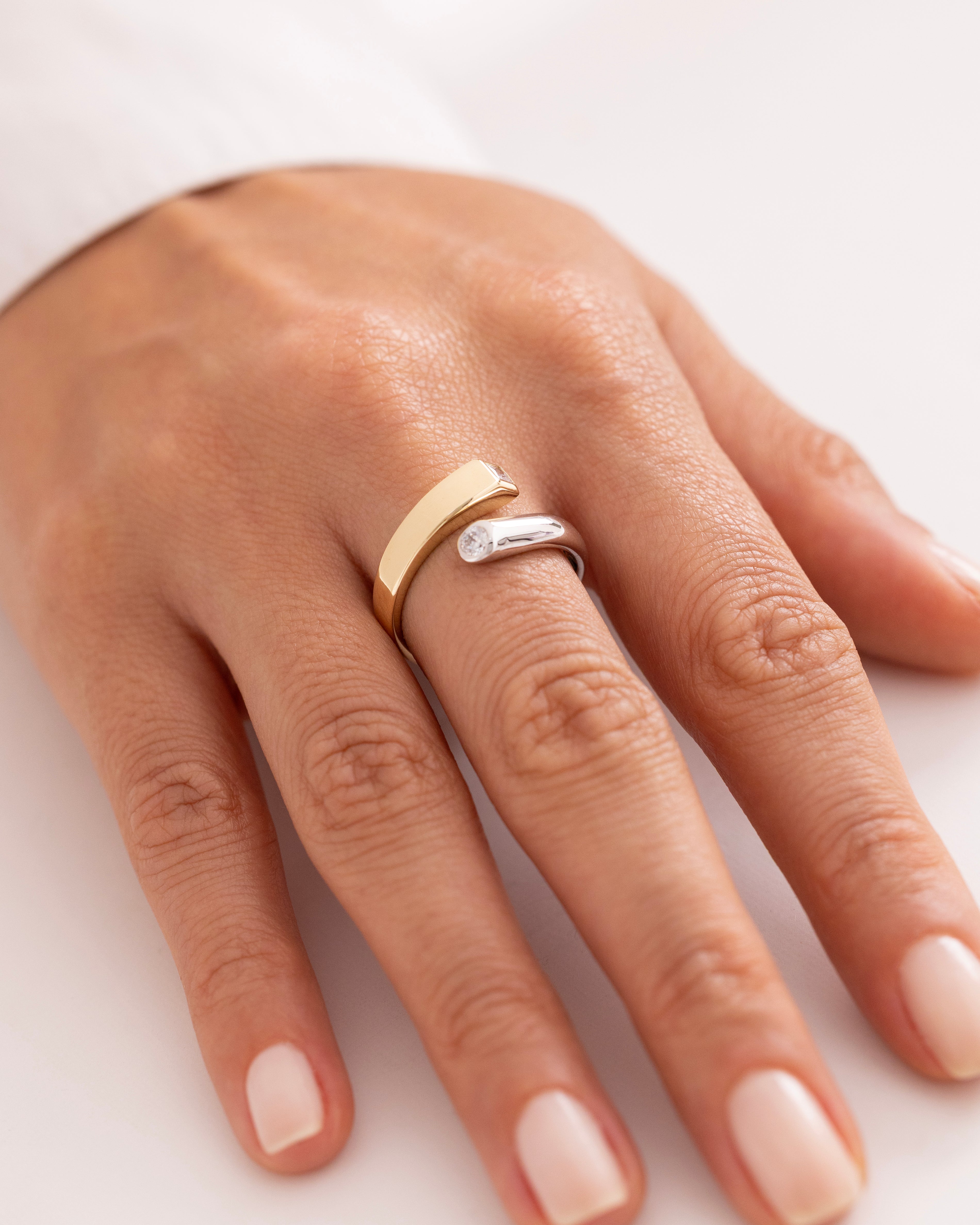 Cetaş Eterna İki Tonlu Taşlı 14 Ayar Altın Yüzük