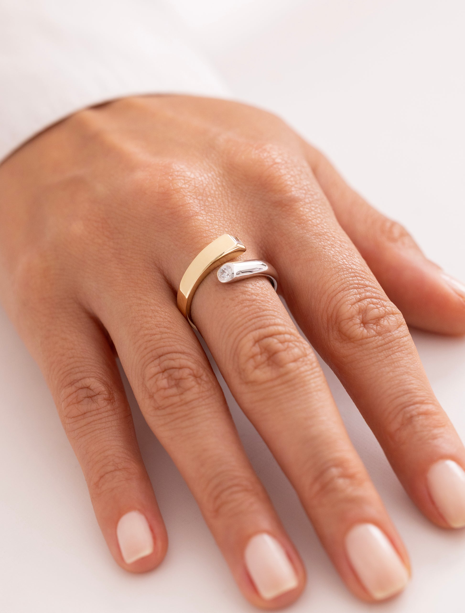 Cetaş Eterna İki Tonlu Taşlı 14 Ayar Altın Yüzük