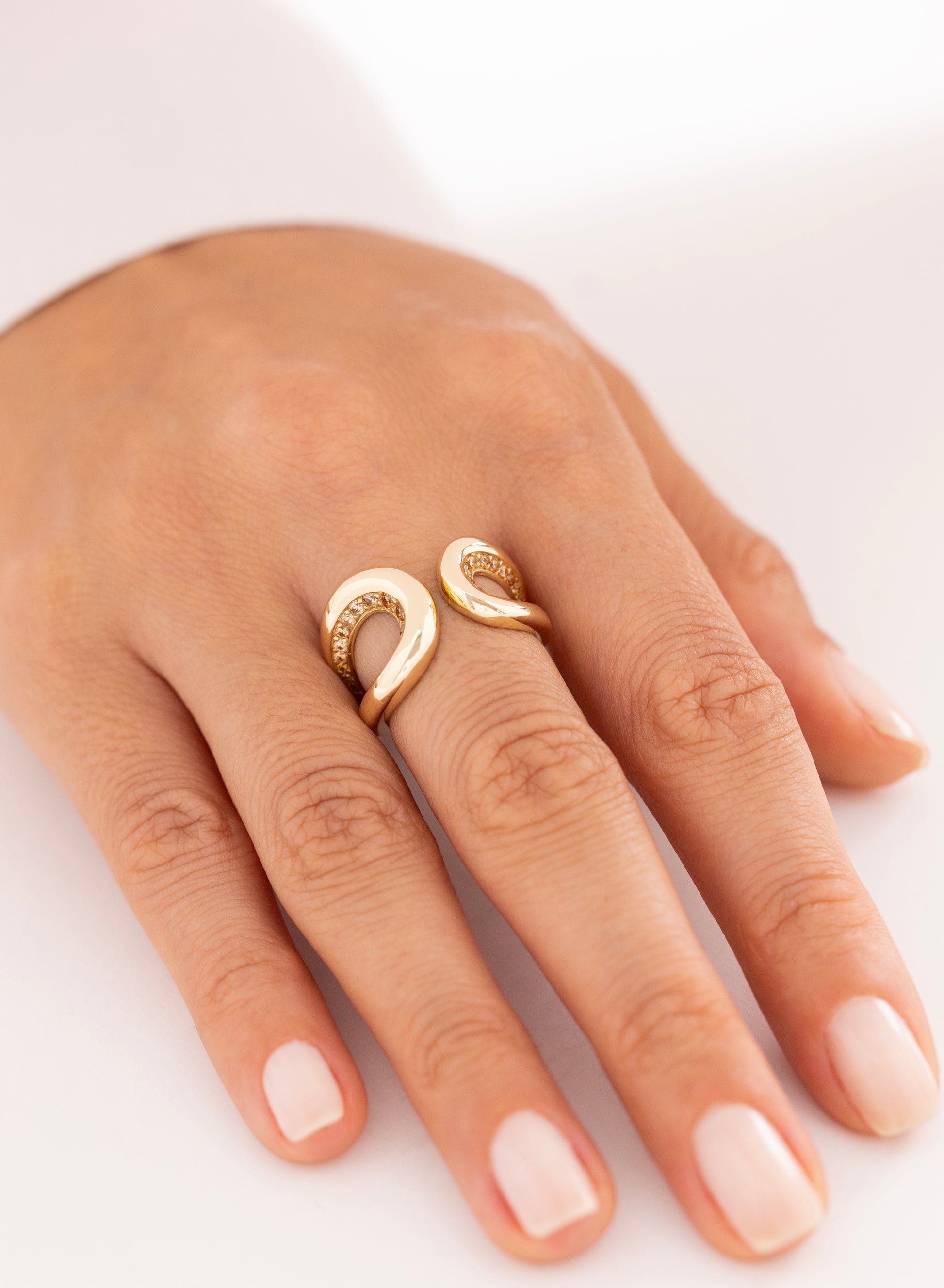 Cetaş Eterna Kıvrımlı Taş Detaylı 14 Ayar Altın Yüzük