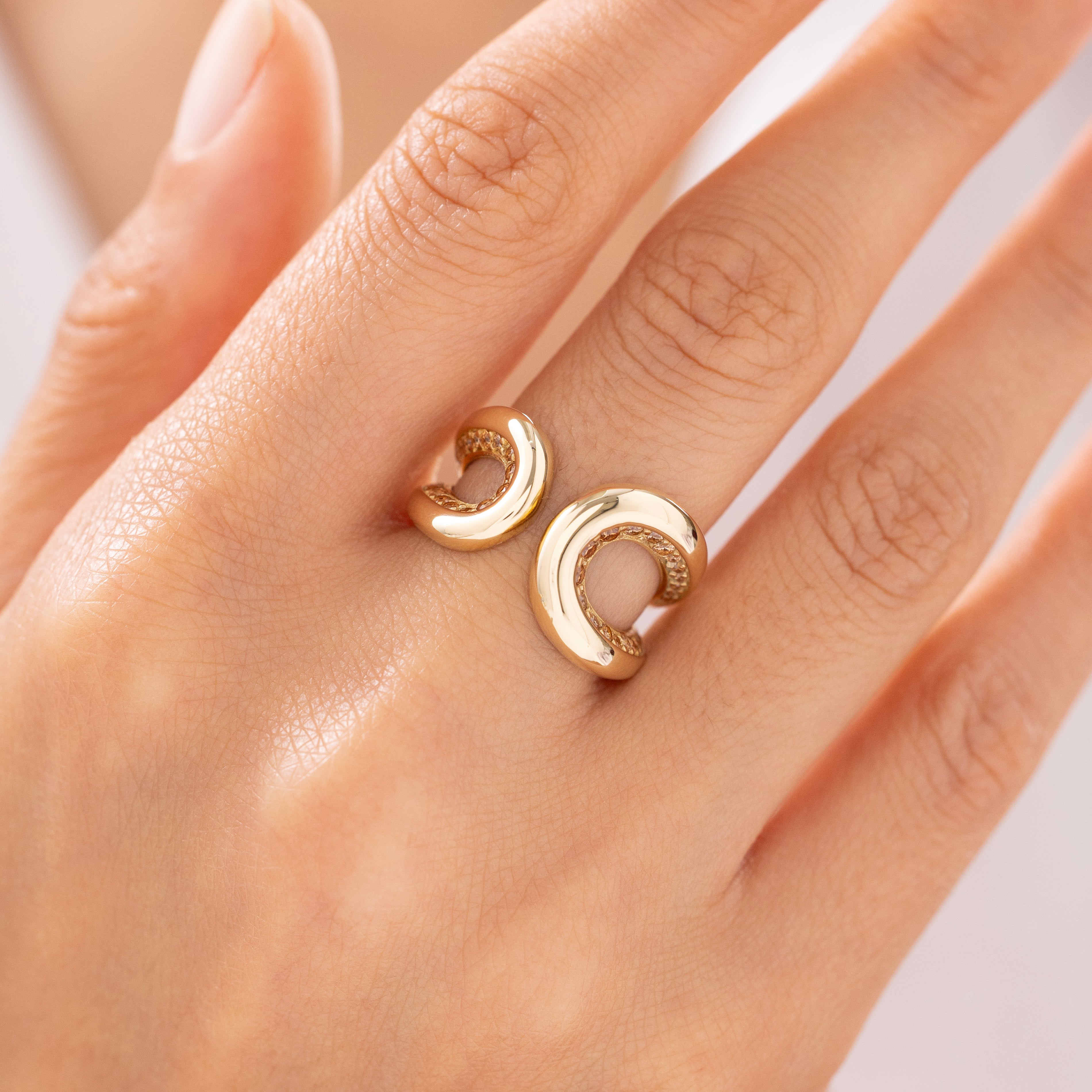 Cetaş Eterna Kıvrımlı Taş Detaylı 14 Ayar Altın Yüzük