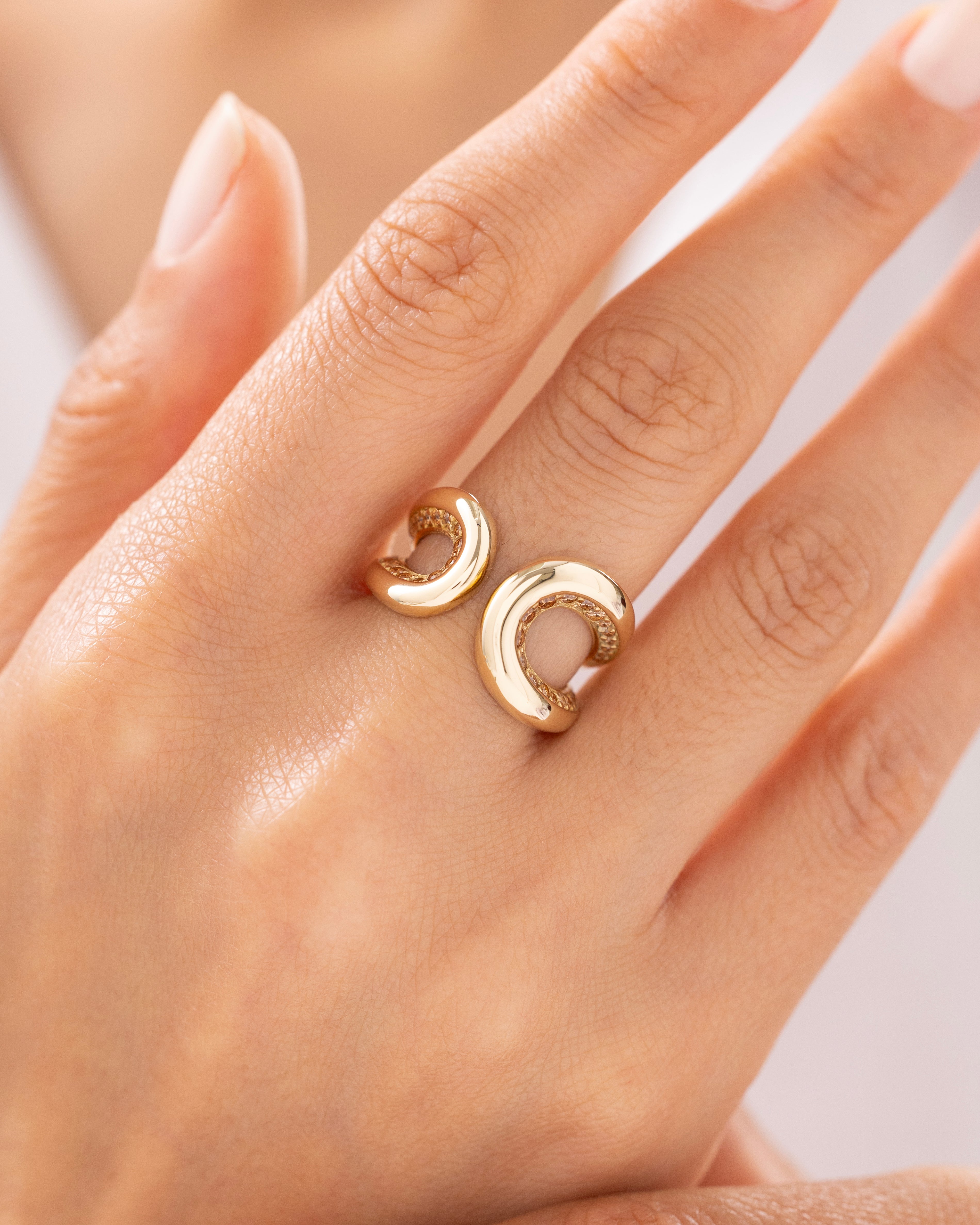 Cetaş Eterna Kıvrımlı Taş Detaylı 14 Ayar Altın Yüzük