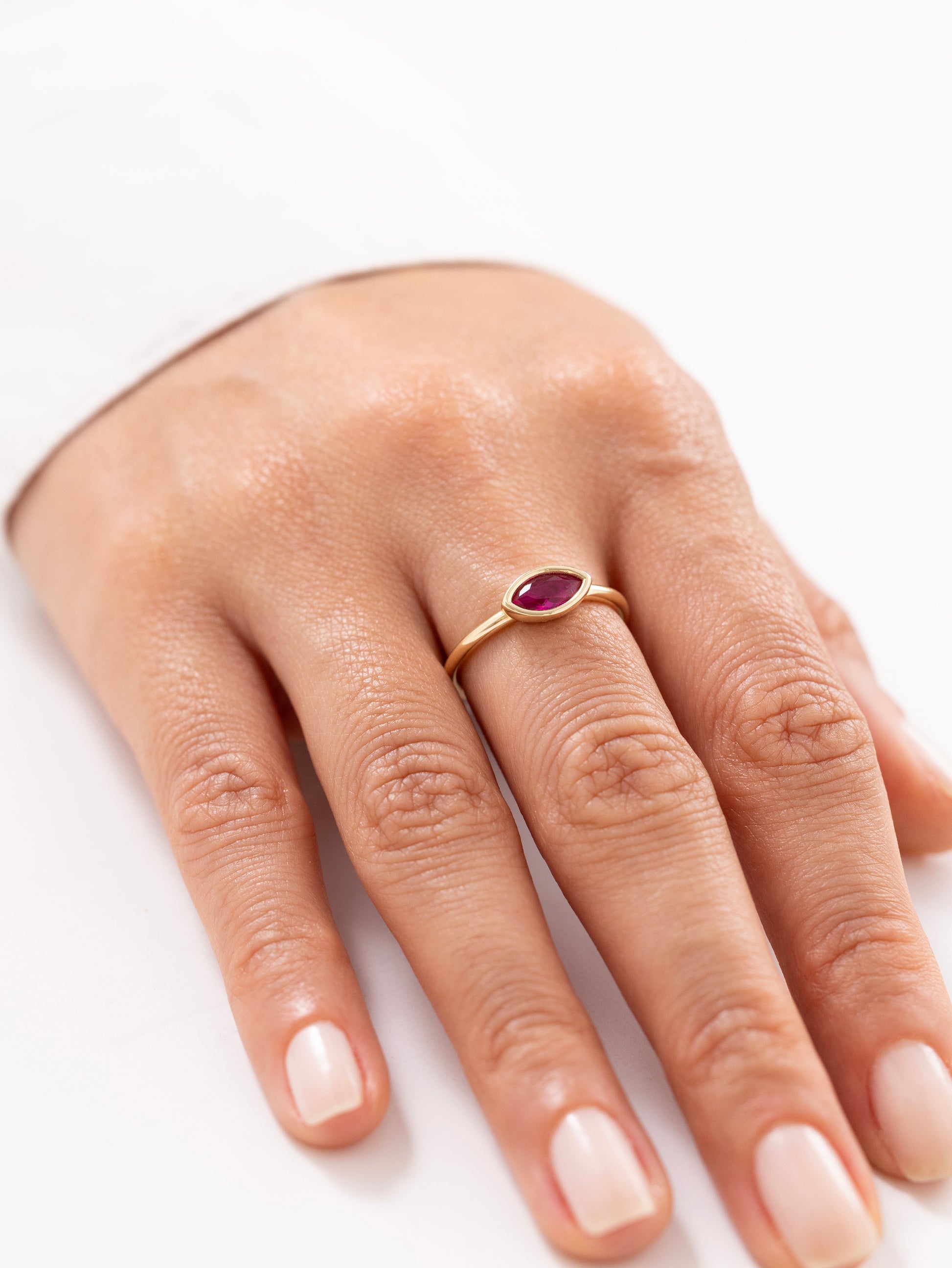 Cetaş Eterna Zarif Oval Taş 14 Ayar Altın Yüzük