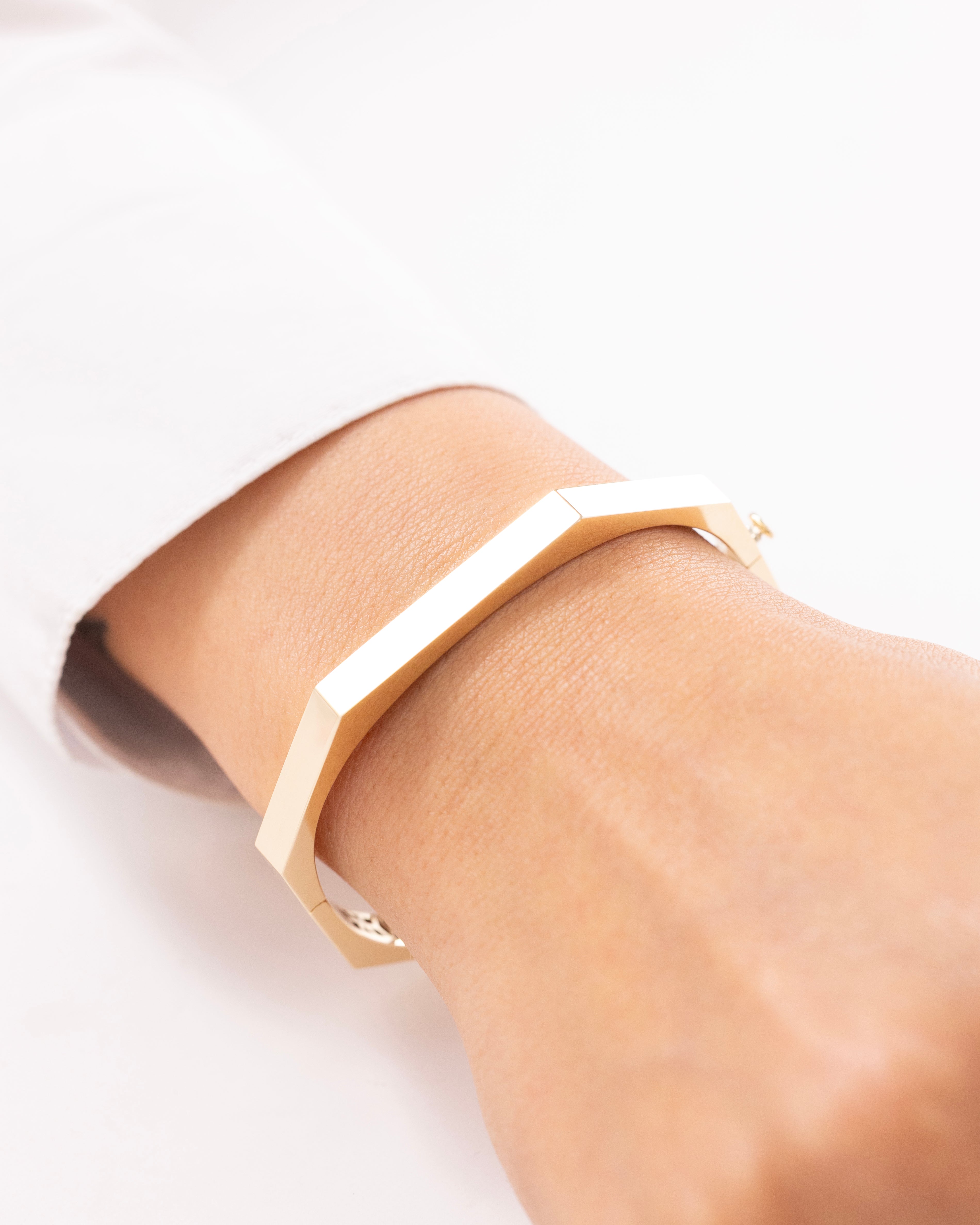 Cetaş Eterna Köşeli Tasarım 14 Ayar Altın Kelepçe