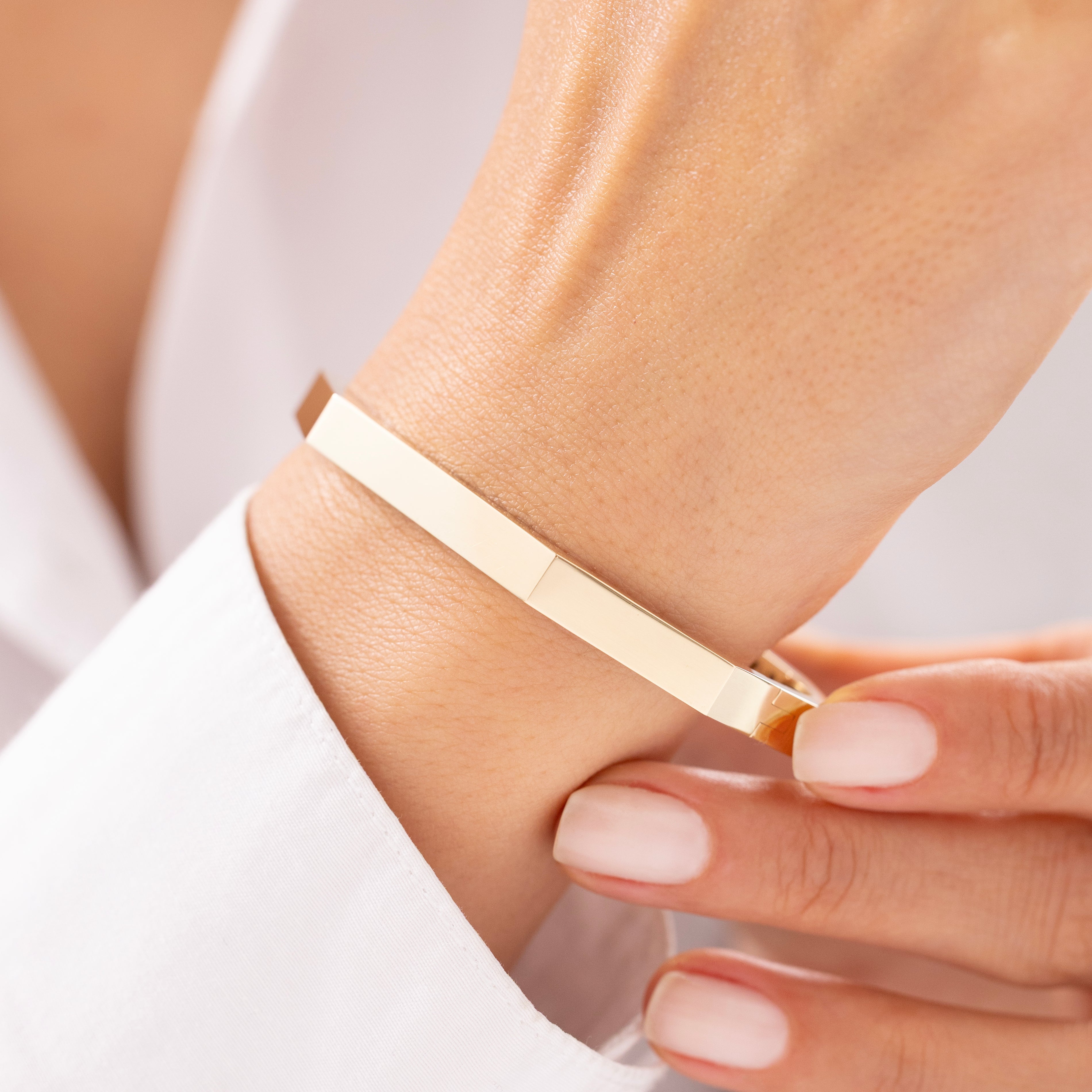 Cetaş Eterna Köşeli Tasarım 14 Ayar Altın Kelepçe