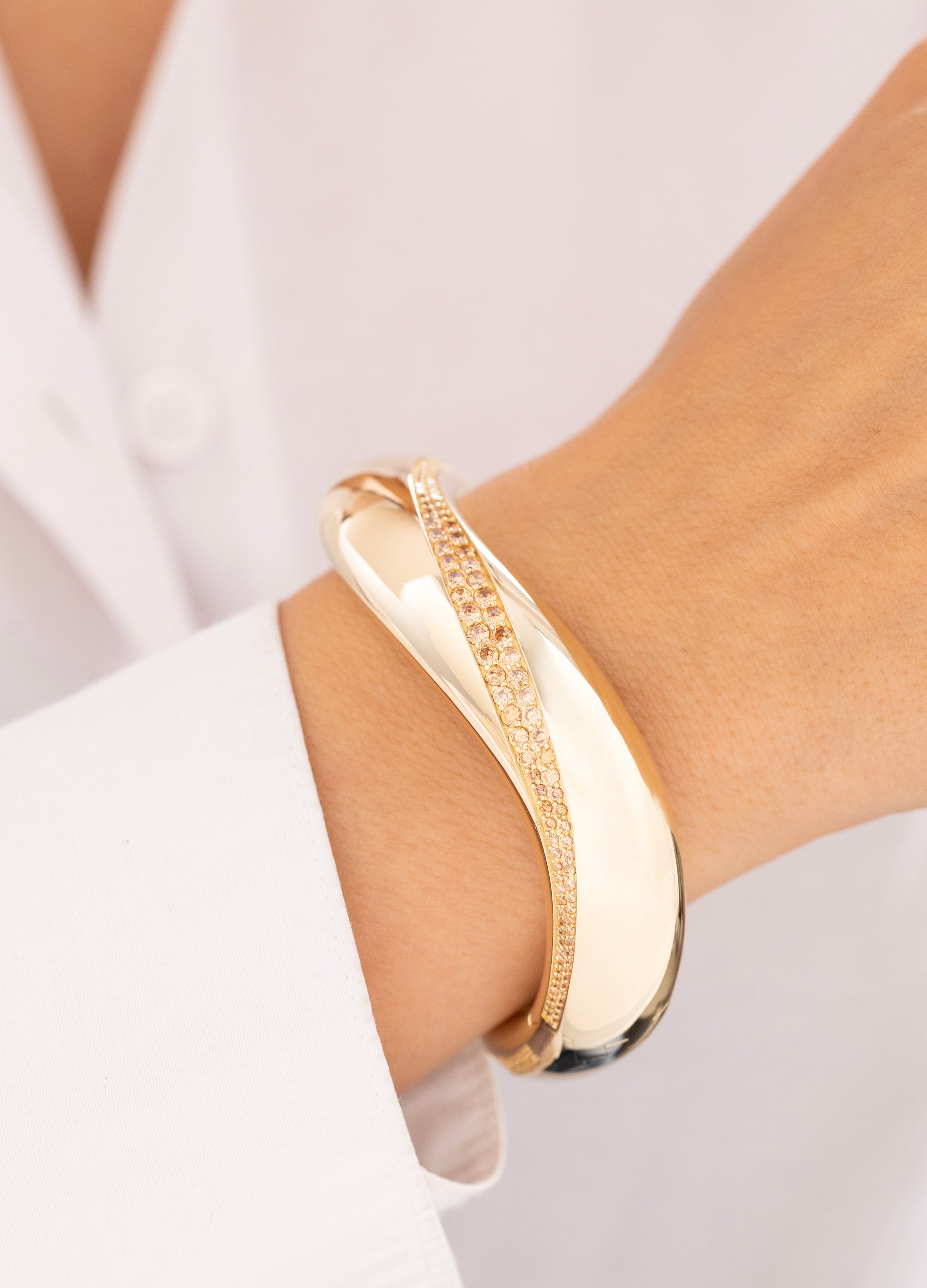 Cetaş Eterna Kavisli Taşlı 14 Ayar Altın Kelepçe