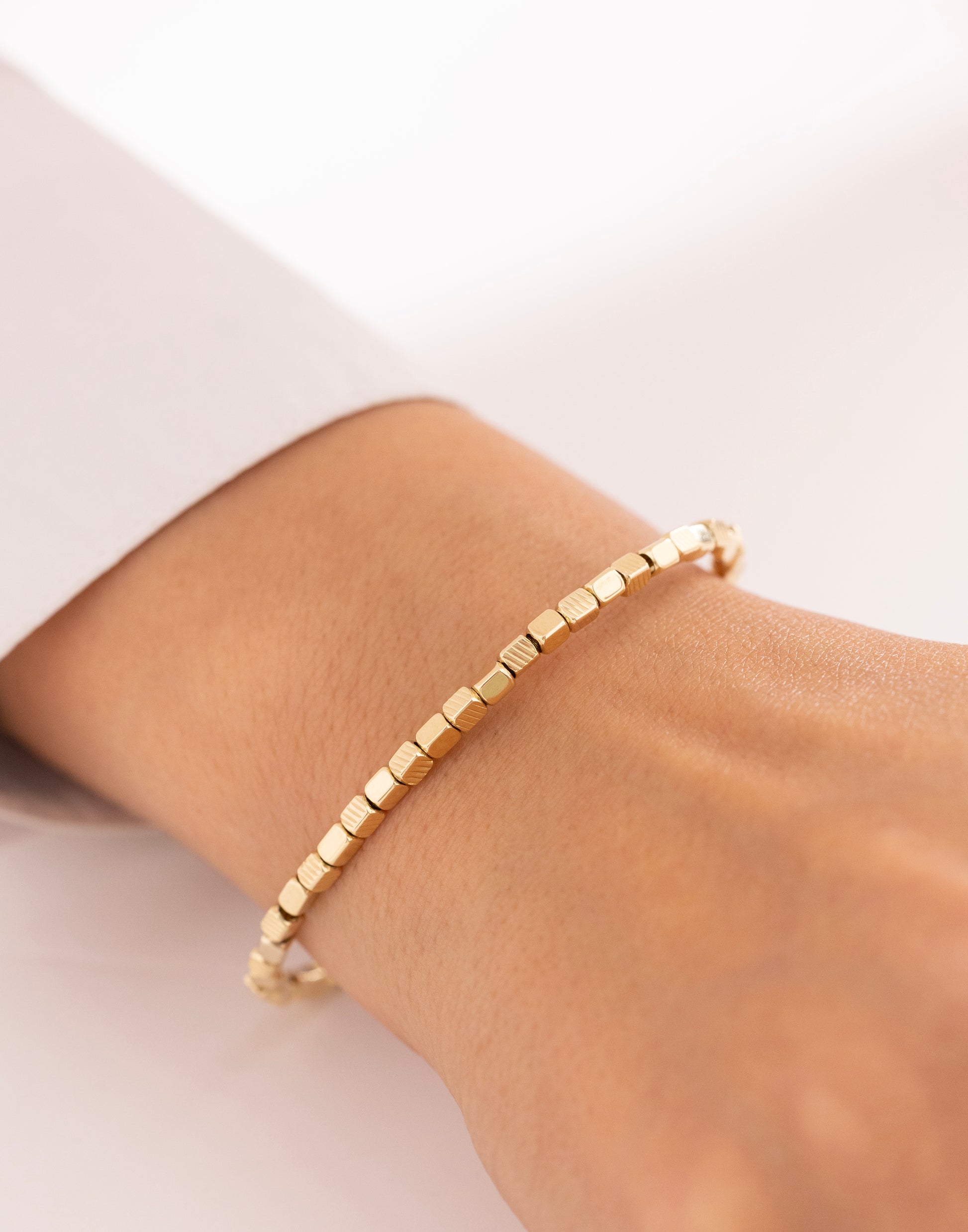 Cetaş Eterna Zarif Küp Tasarım 14 Ayar Altın Kelepçe