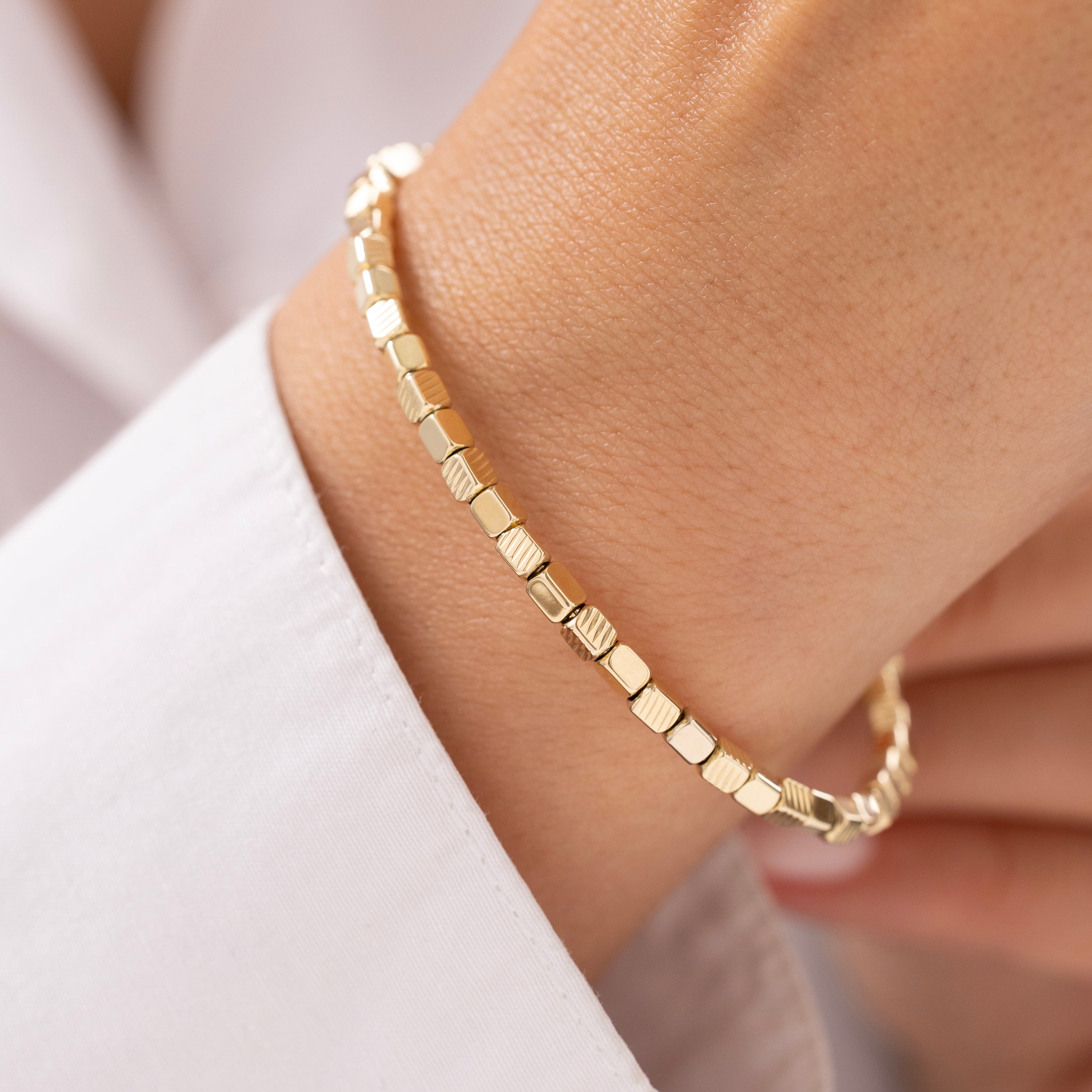 Cetaş Eterna Zarif Küp Tasarım 14 Ayar Altın Kelepçe