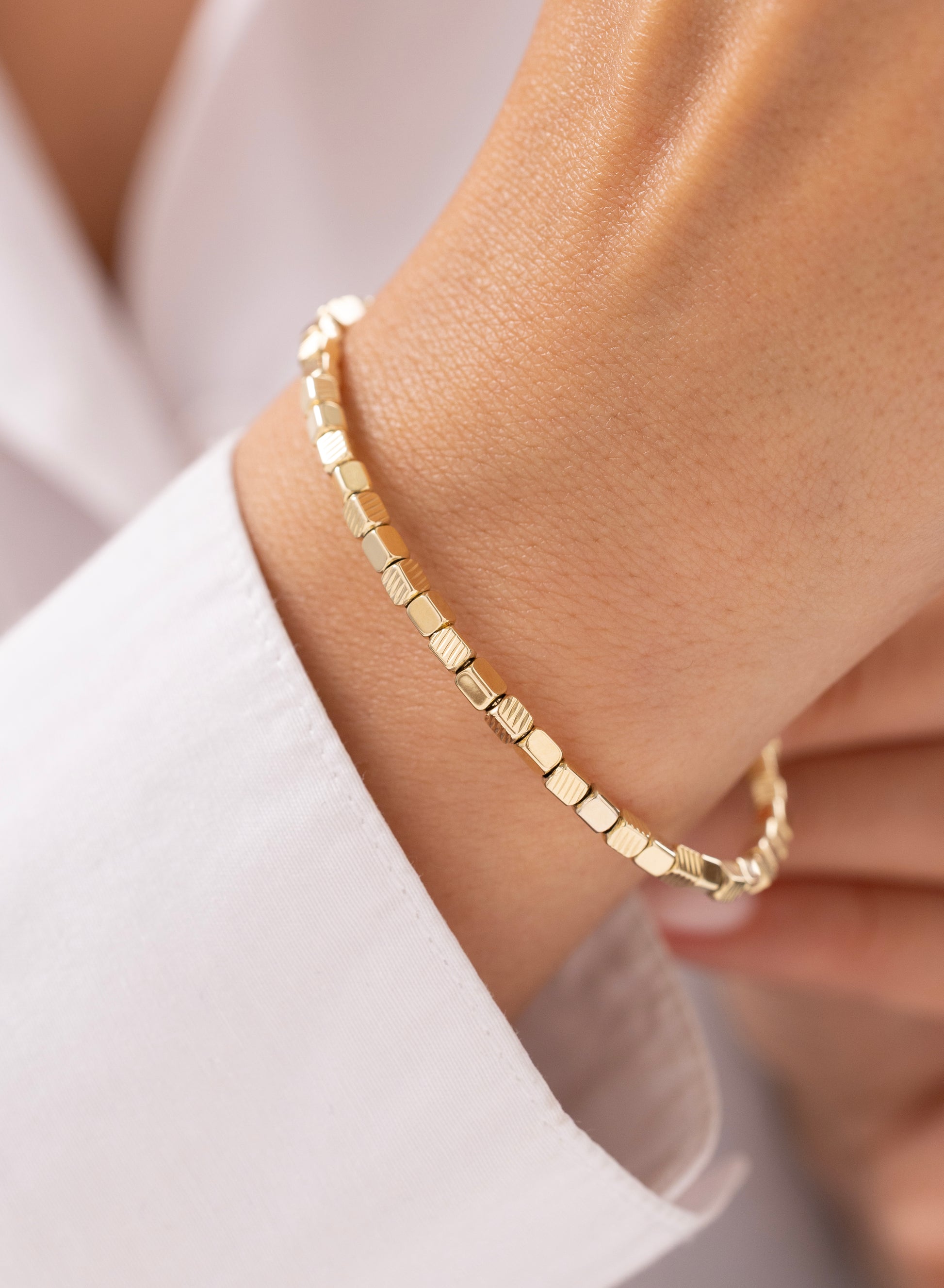 Cetaş Eterna Zarif Küp Tasarım 14 Ayar Altın Kelepçe