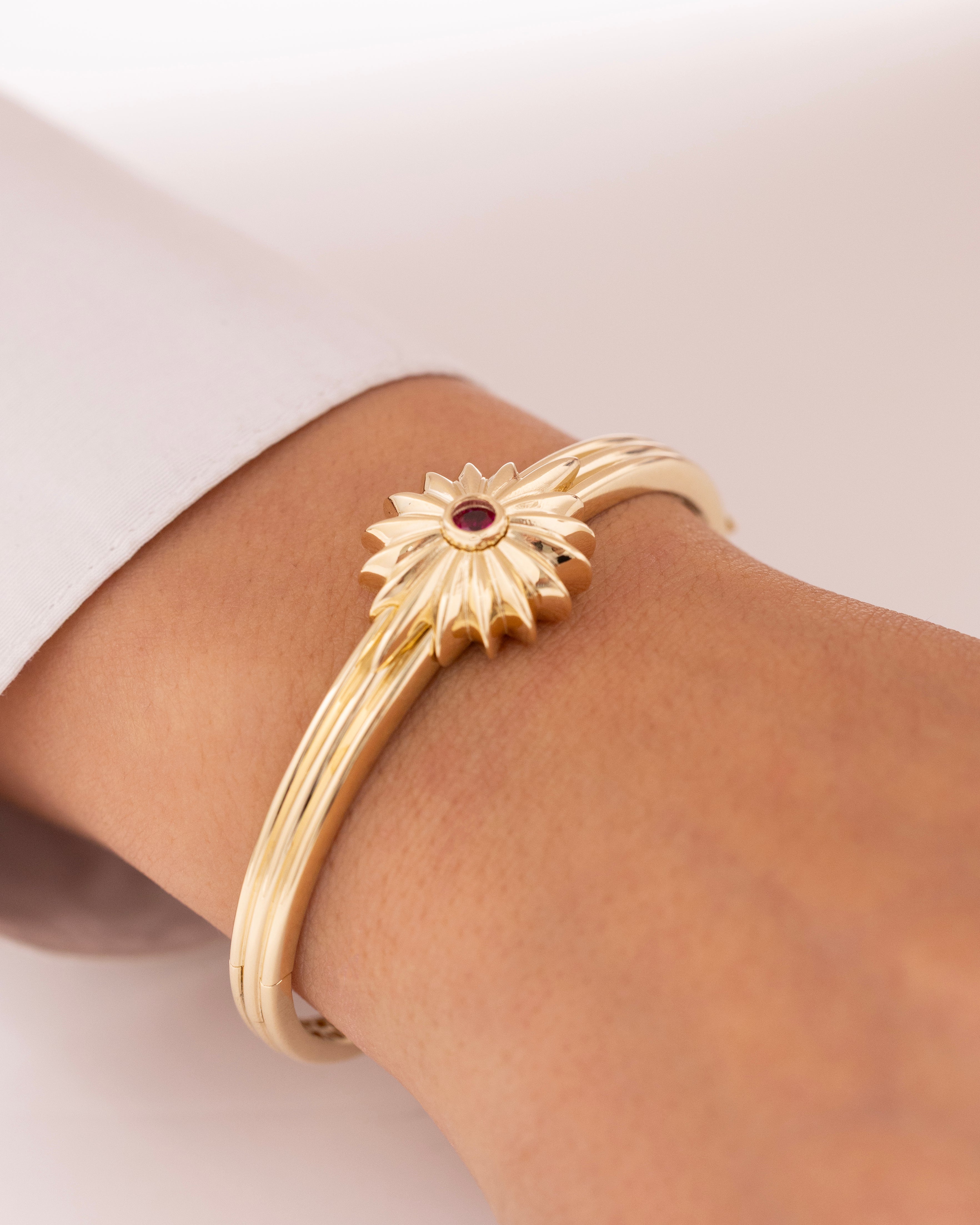 Cetaş Eterna Kırmızı Taşlı Altın Güneş 14 Ayar Altın Kelepçe