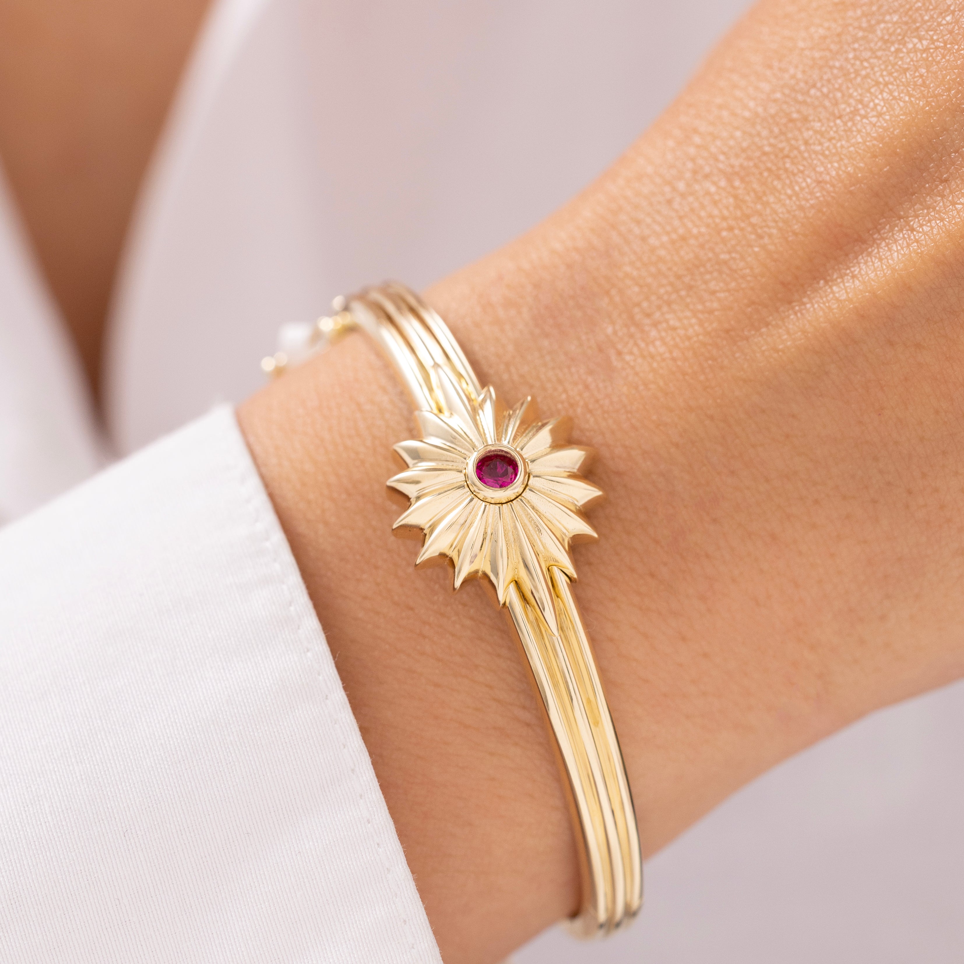 Cetaş Eterna Kırmızı Taşlı Altın Güneş 14 Ayar Altın Kelepçe