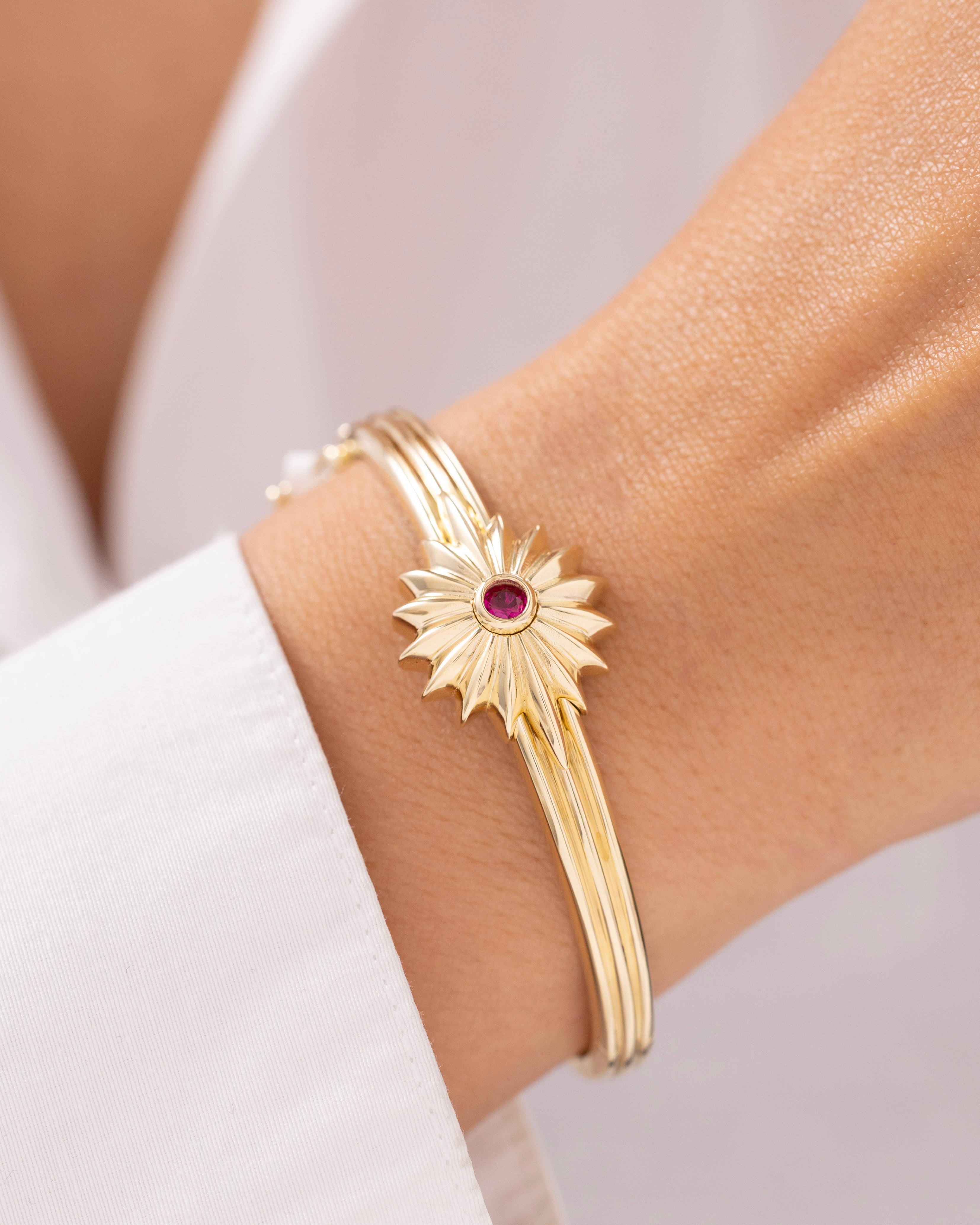 Cetaş Eterna Kırmızı Taşlı Altın Güneş 14 Ayar Altın Kelepçe